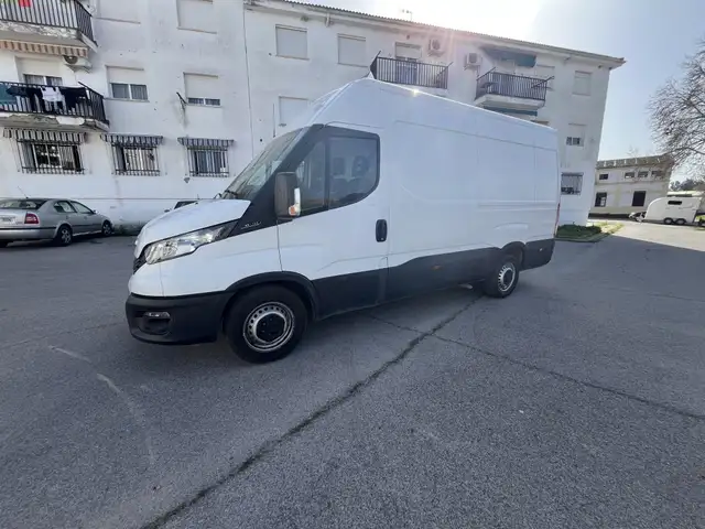 Iveco Daily Chasis Cabina 33S14 3000 136