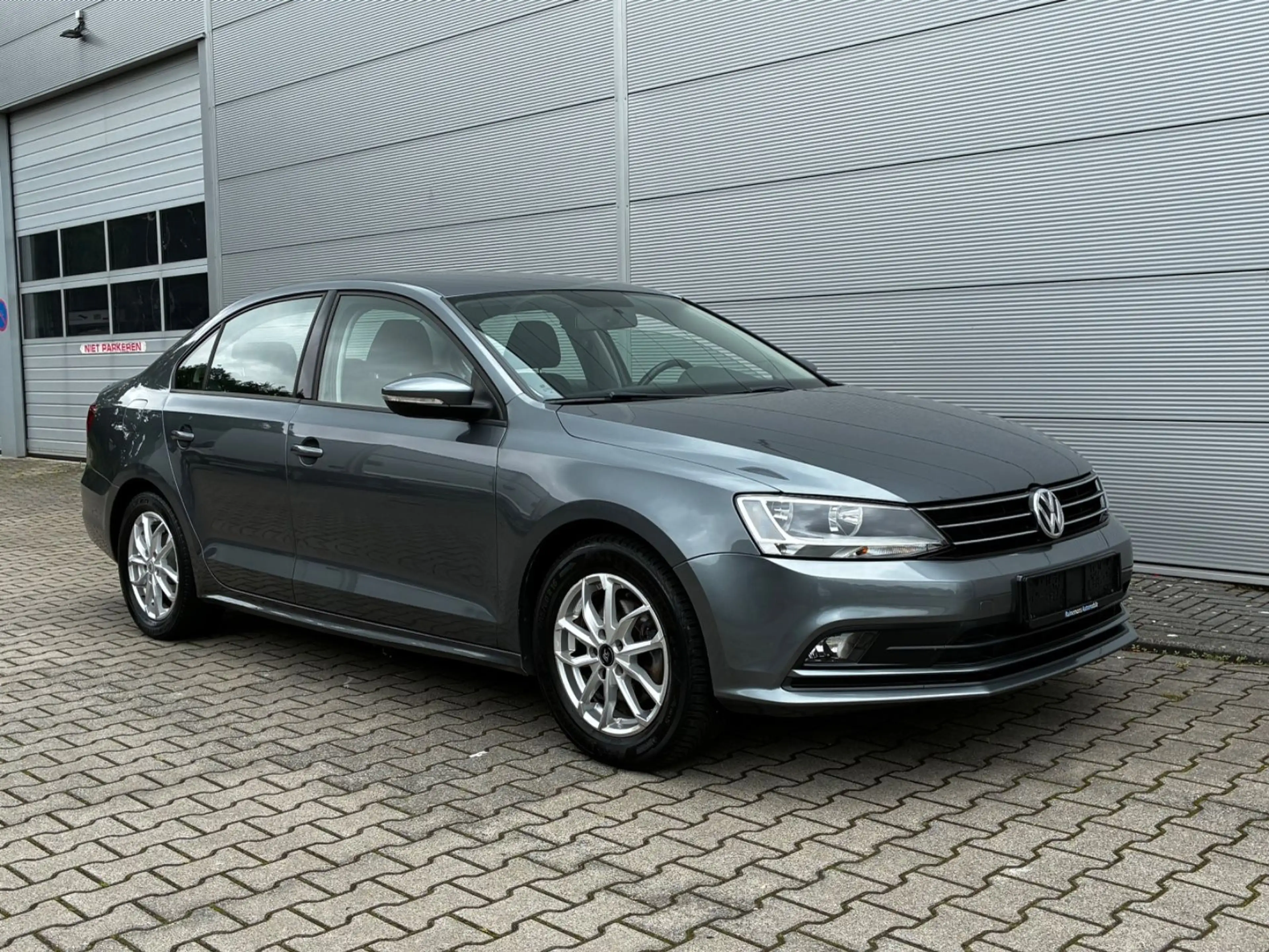 Volkswagen Jetta VI Basis BMT — photo 3