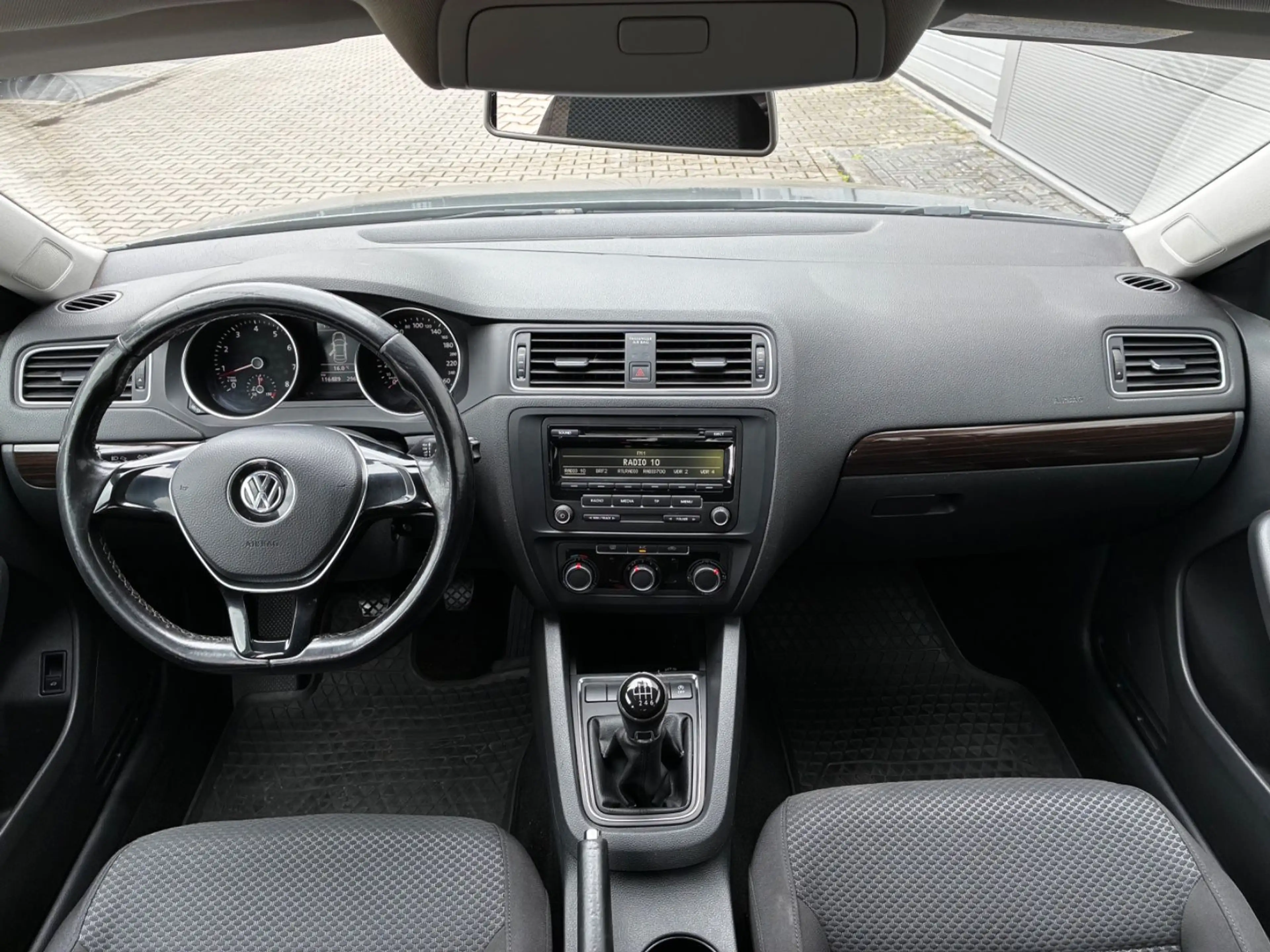Volkswagen Jetta VI Basis BMT — photo 8