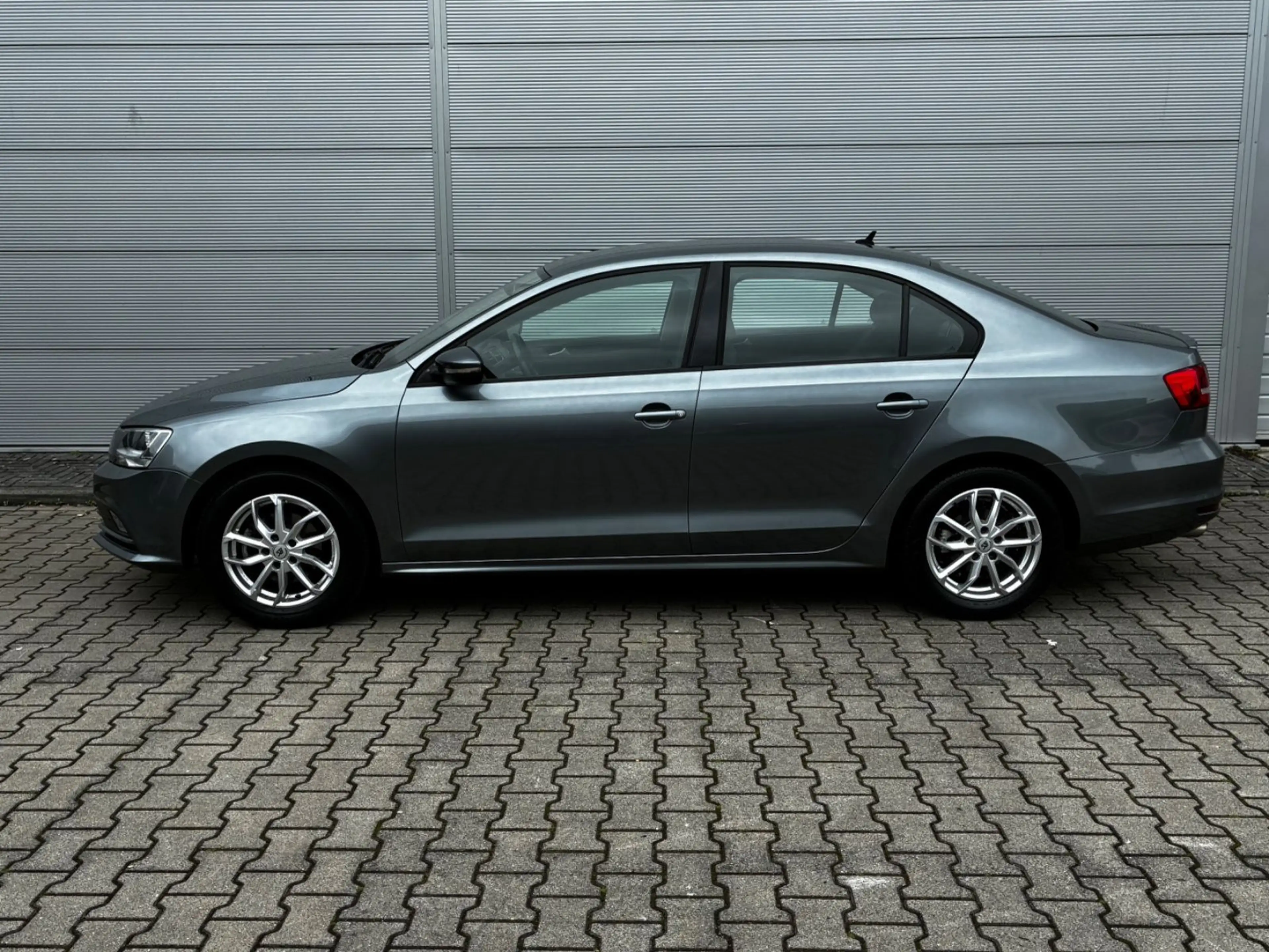 Volkswagen Jetta VI Basis BMT — photo 6
