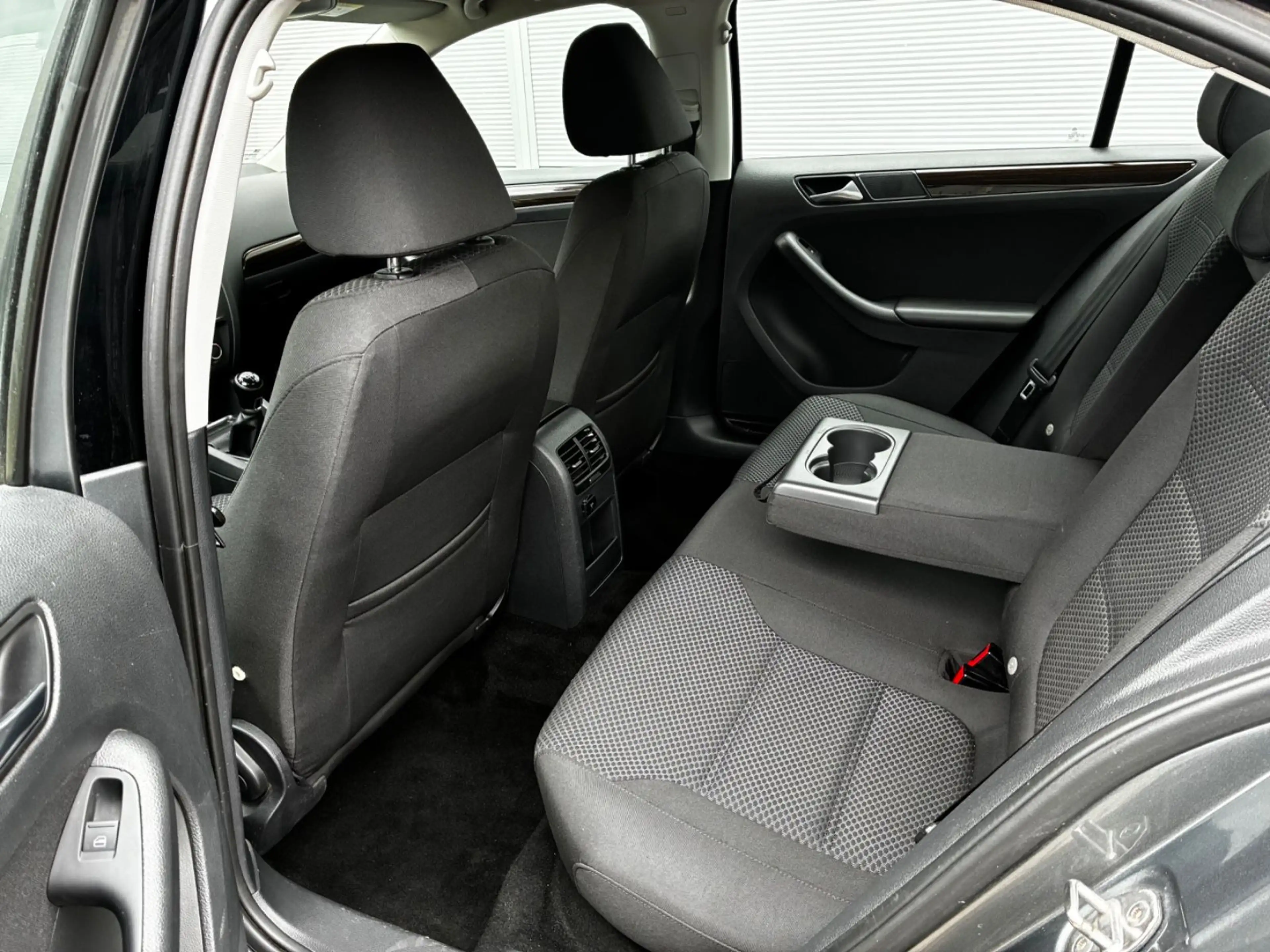 Volkswagen Jetta VI Basis BMT — photo 9