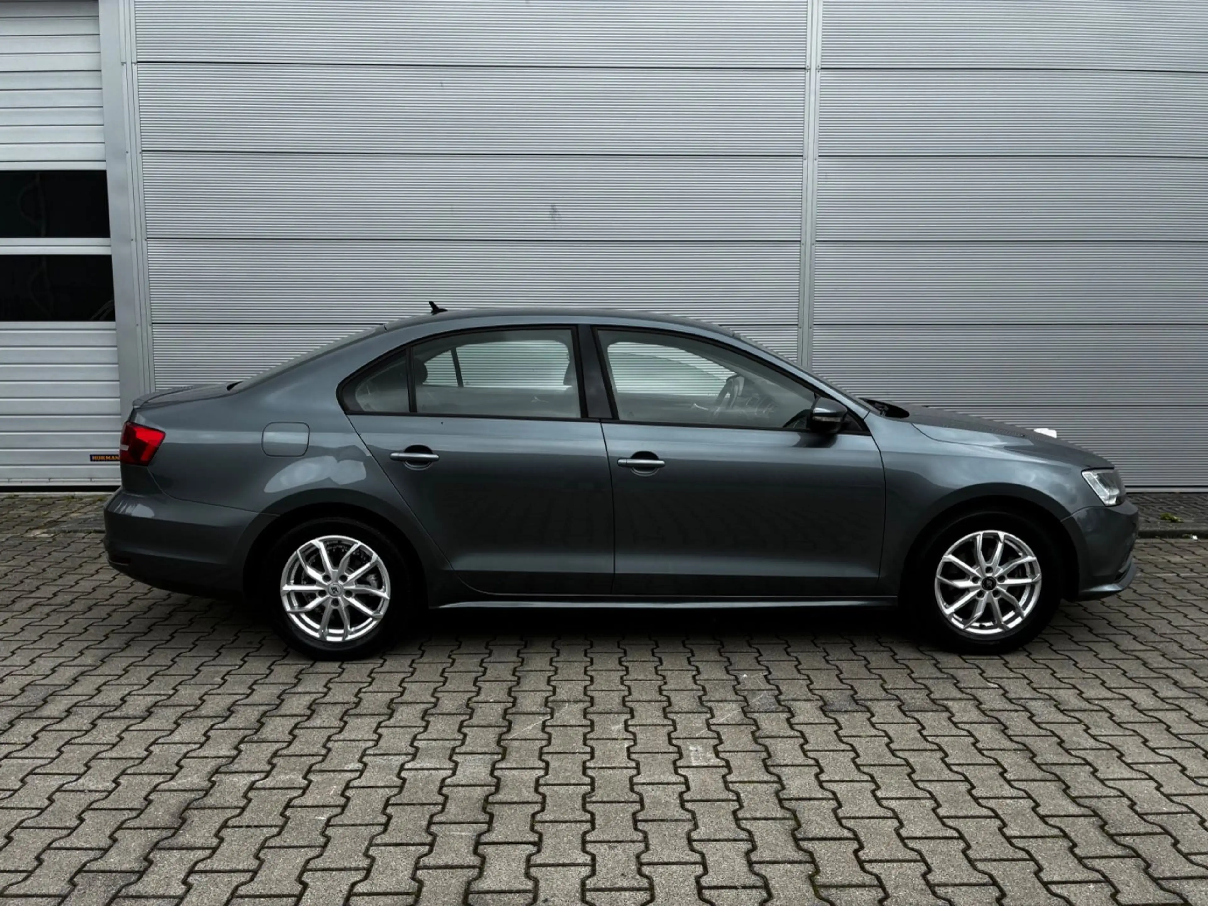 Volkswagen Jetta VI Basis BMT — photo 5
