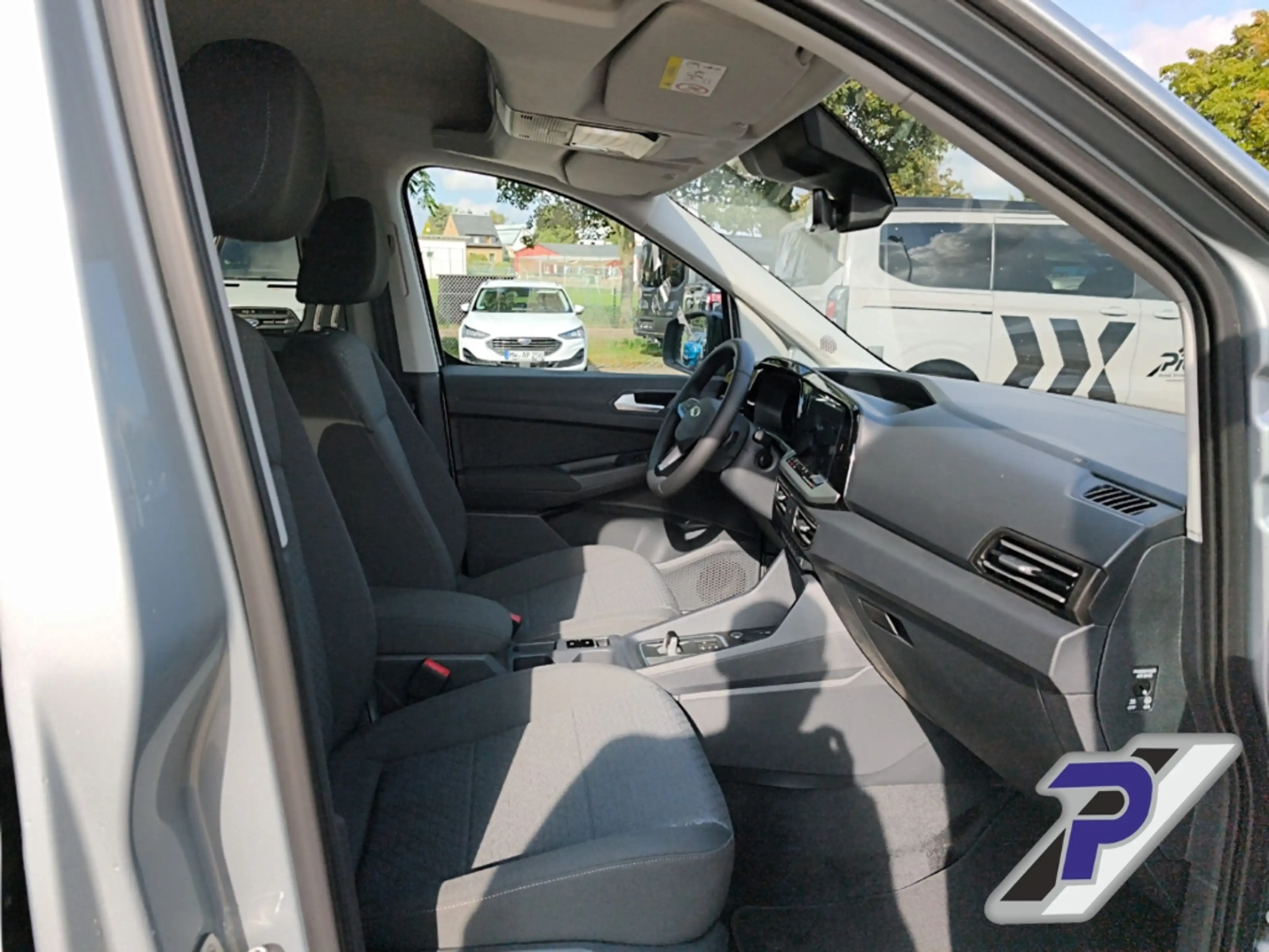 Ford Tourneo Connect Titanium L1 LM+FRONTSCHEIBENHEIZUNG+KLIMAAUTOMATIK — photo 14