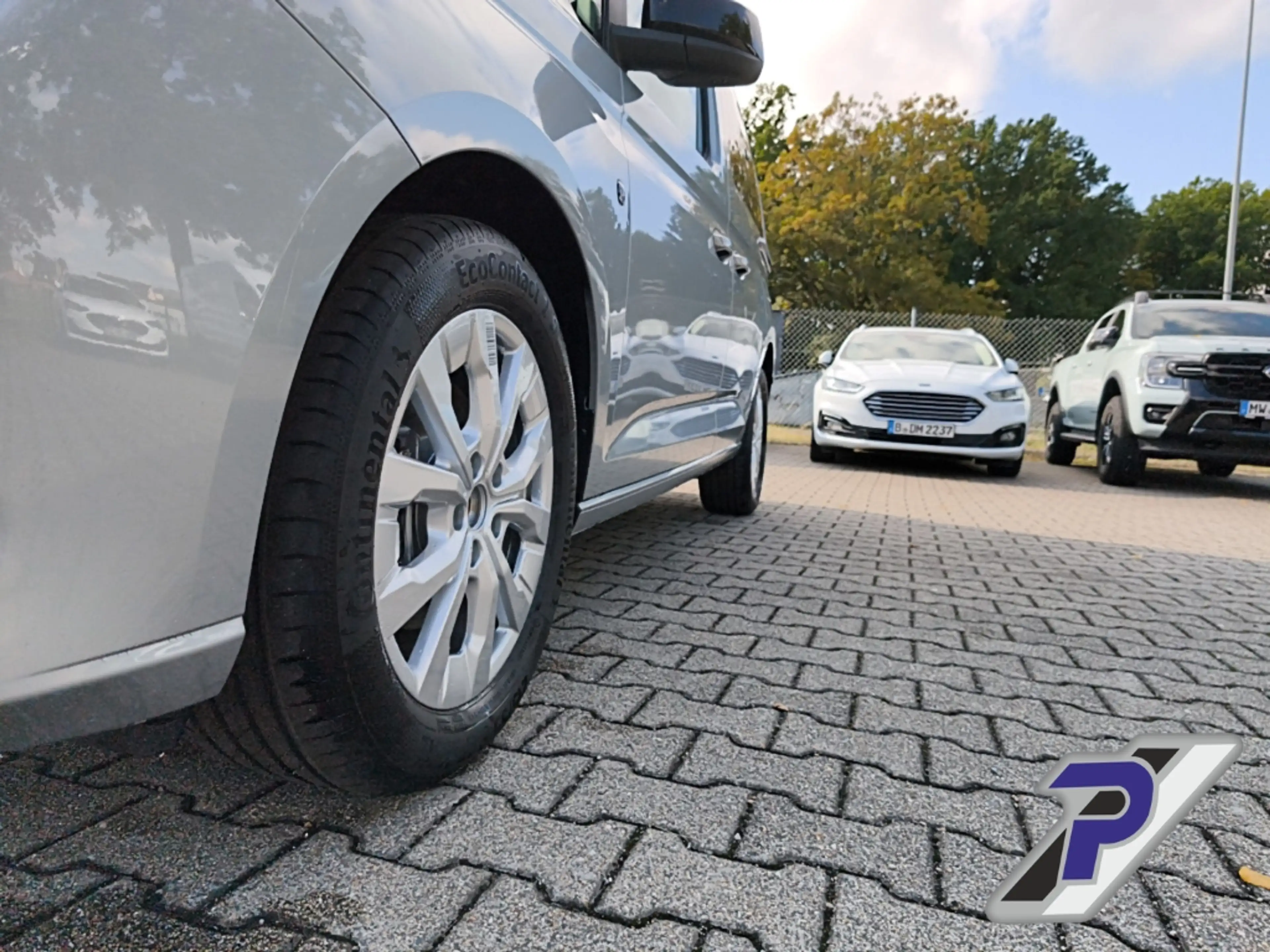 Ford Tourneo Connect Titanium L1 LM+FRONTSCHEIBENHEIZUNG+KLIMAAUTOMATIK — photo 9