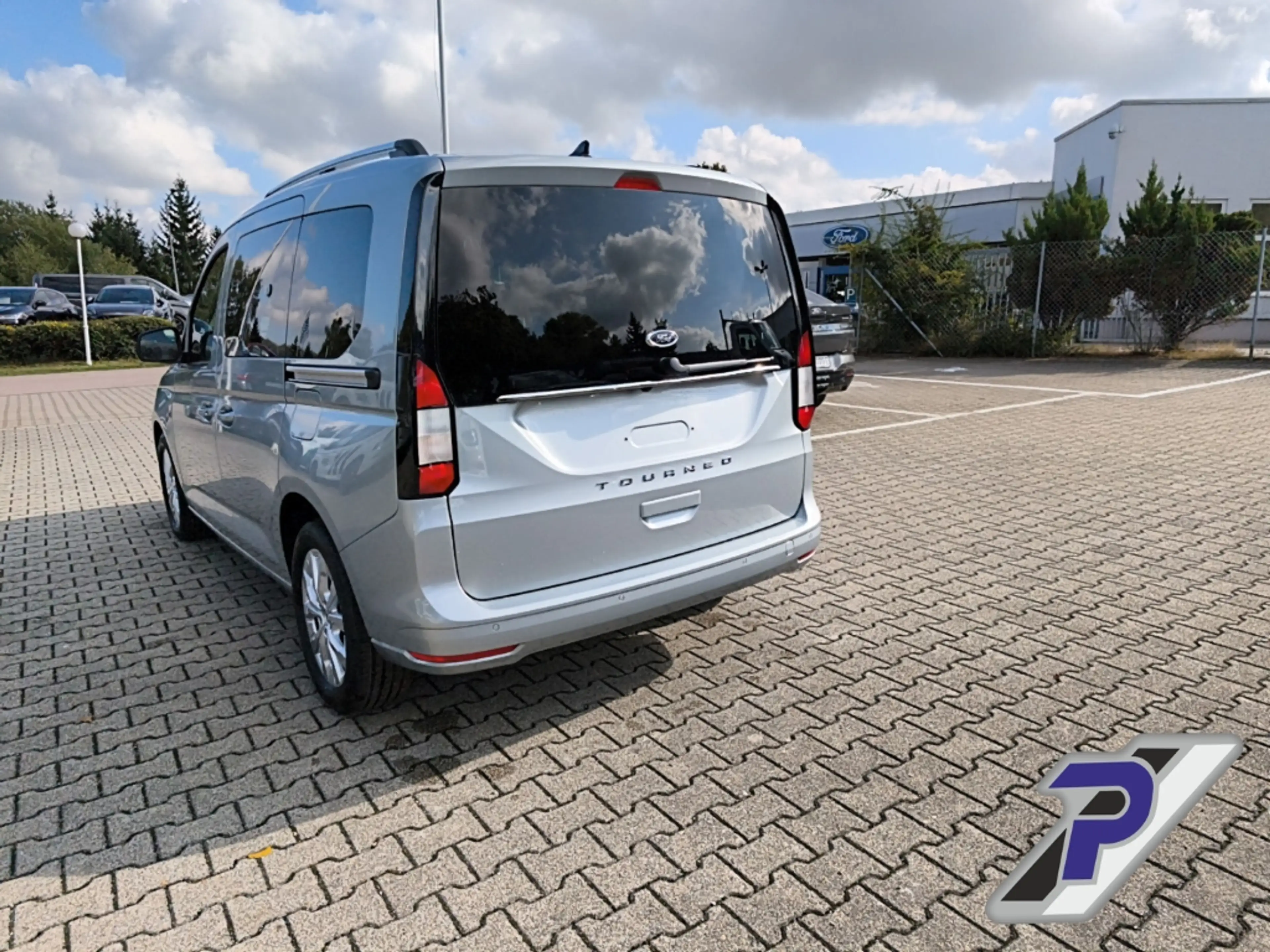 Ford Tourneo Connect Titanium L1 LM+FRONTSCHEIBENHEIZUNG+KLIMAAUTOMATIK — photo 4