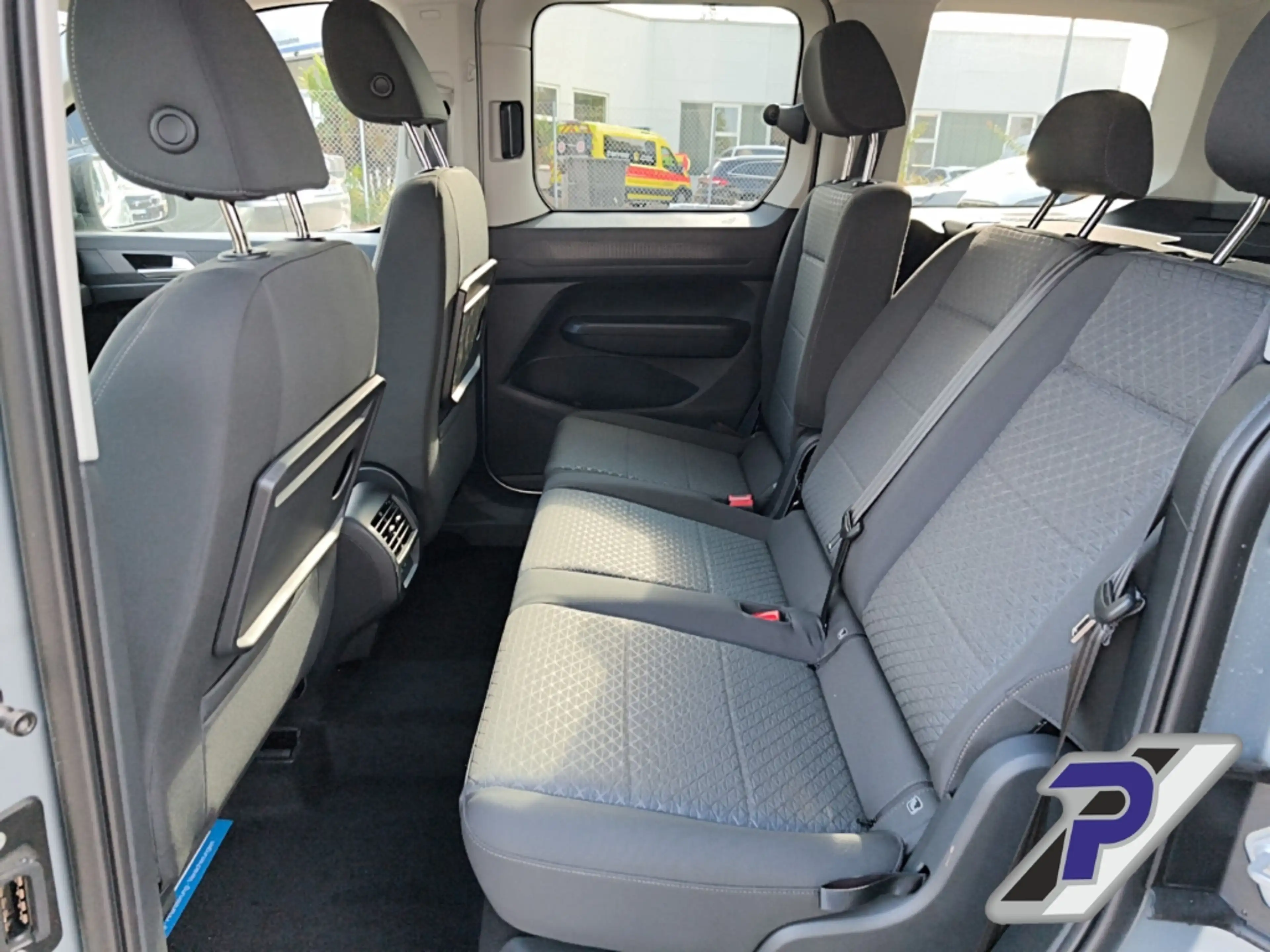Ford Tourneo Connect Titanium L1 LM+FRONTSCHEIBENHEIZUNG+KLIMAAUTOMATIK — photo 13