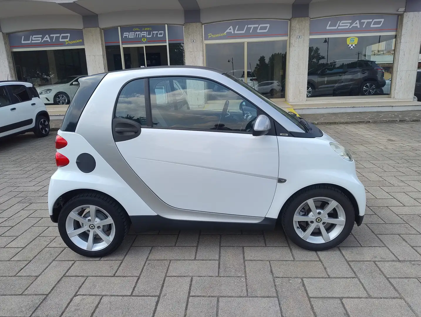 smart forTwo 1.0 mhd Pulse 71cv Prop.UNICO Weiß - 1