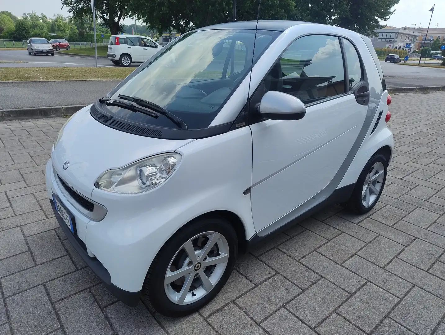 smart forTwo 1.0 mhd Pulse 71cv Prop.UNICO Weiß - 1