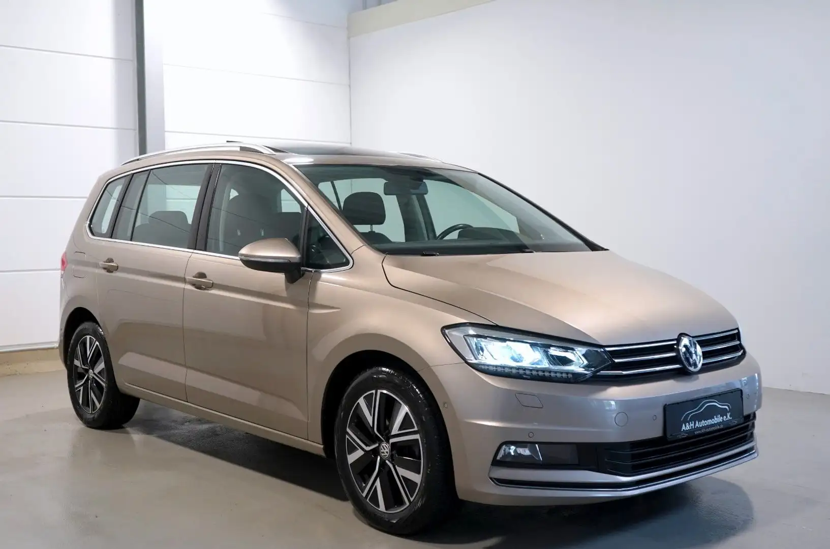 Volkswagen Touran 2.0 TDI DSG Highline *ACC*ALARM*LED*PANO* Beige - 1