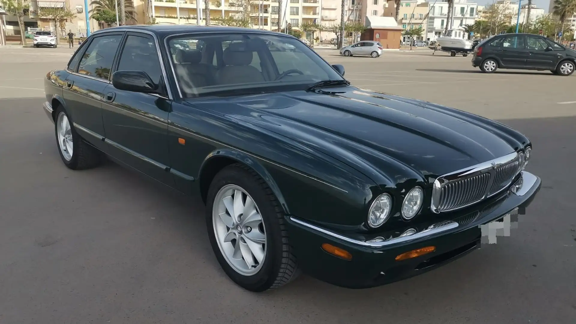 Jaguar XJ8 3.2 Executive Vert - 1