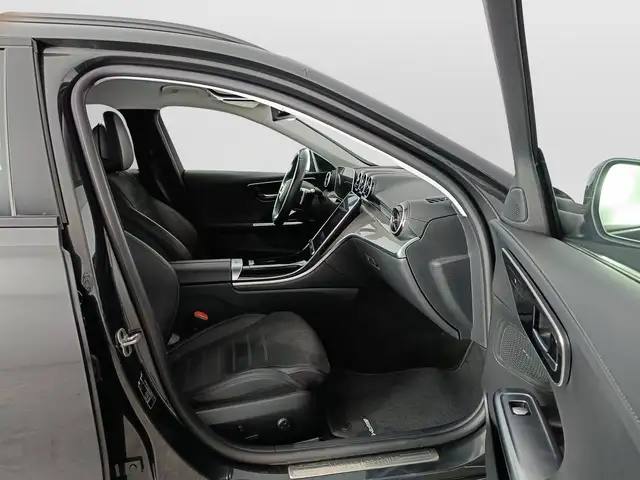 Mercedes-Benz C-Class view 11