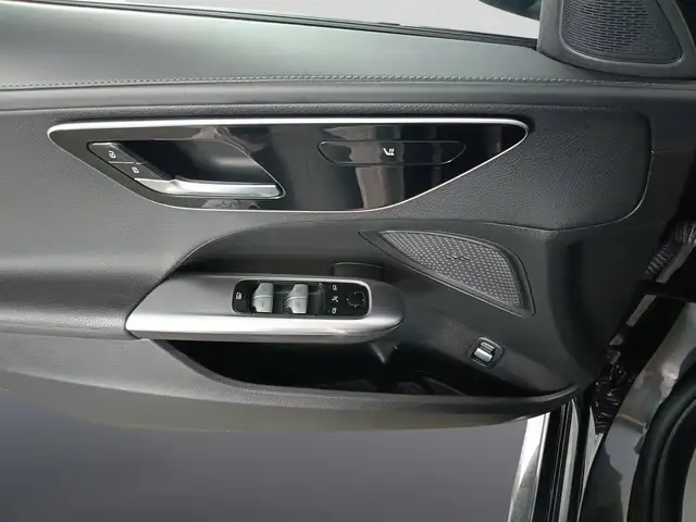 Mercedes-Benz C-Class view 15
