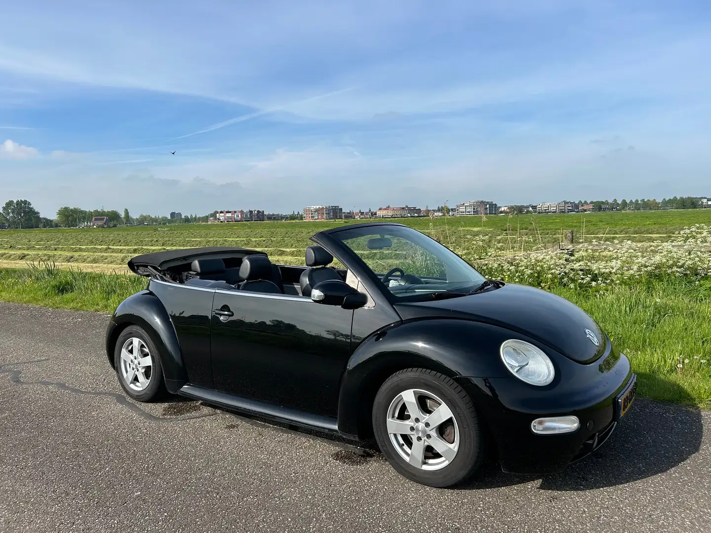 Volkswagen New Beetle 2.0 Zwart - 1