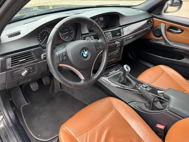 BMW 3 Series view 14