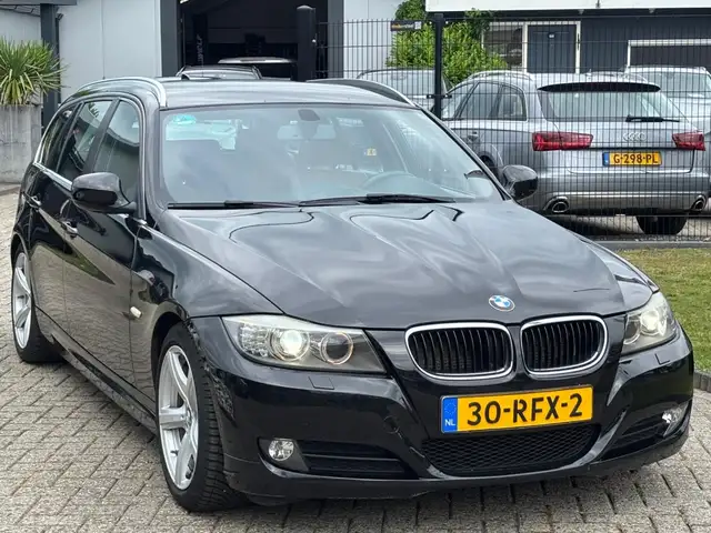 BMW 3 Series view 3
