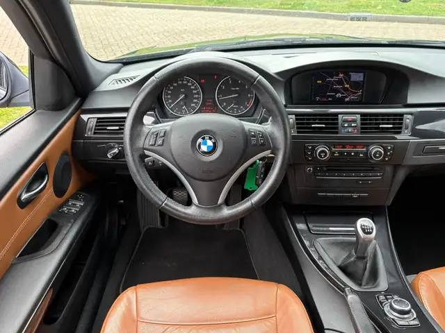 BMW 3 Series view 9