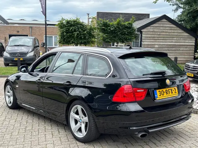 BMW 3 Series view 6