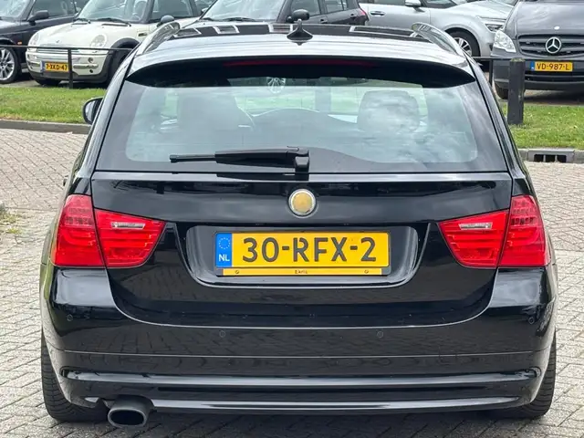 BMW 3 Series view 8