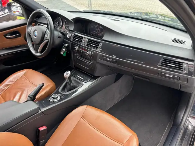 BMW 3 Series view 10