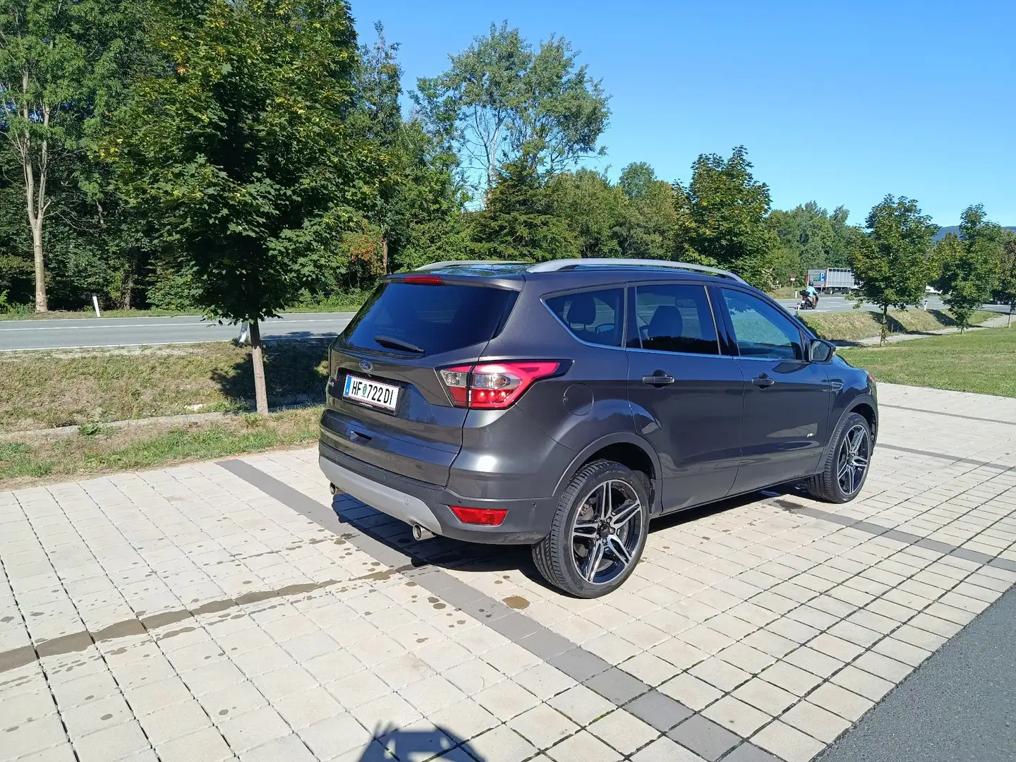 Ford Kuga Titanium Grau - 2