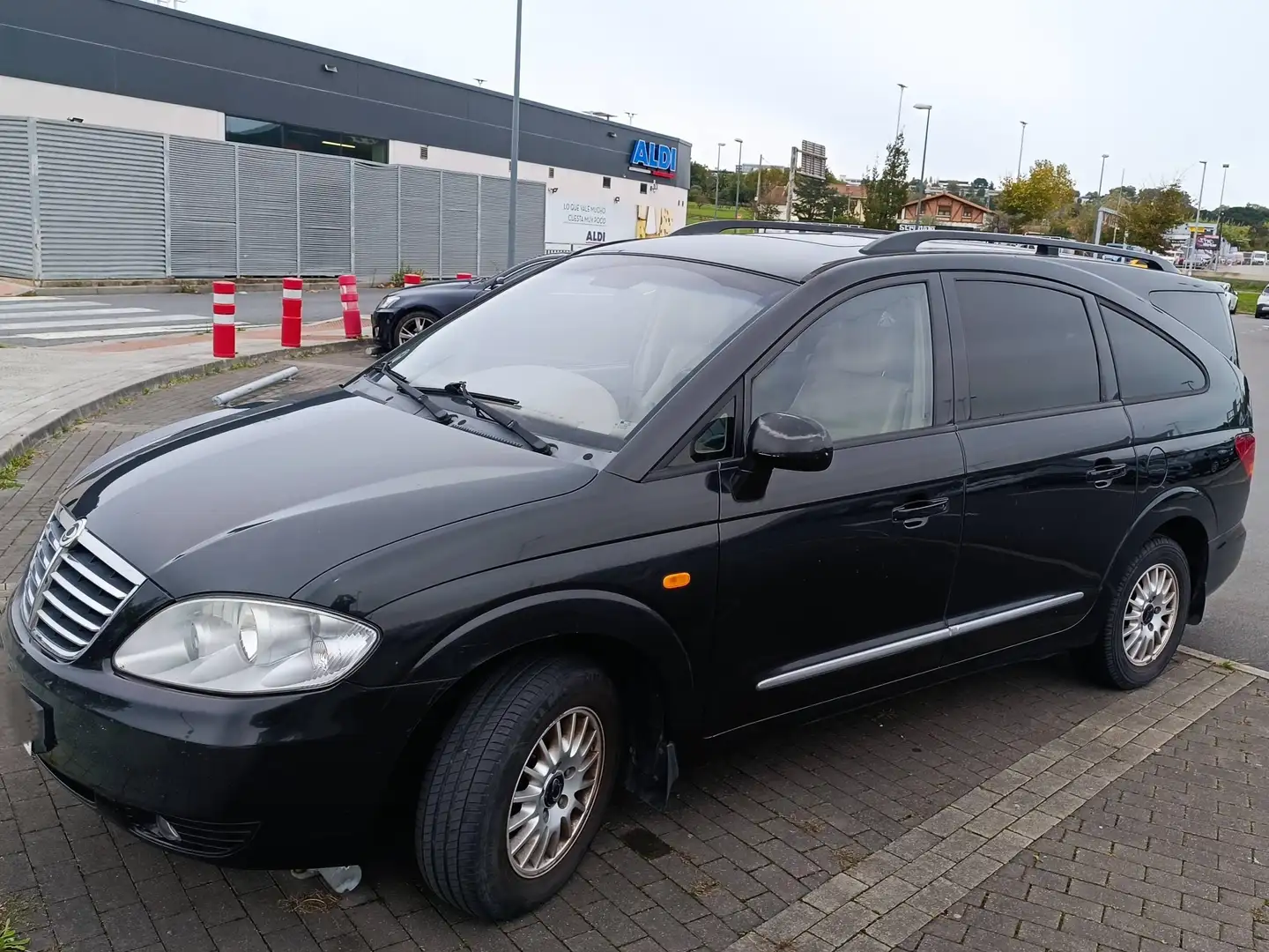 SsangYong Rodius Rodius 270 Xdi Premium Premium Negro - 1