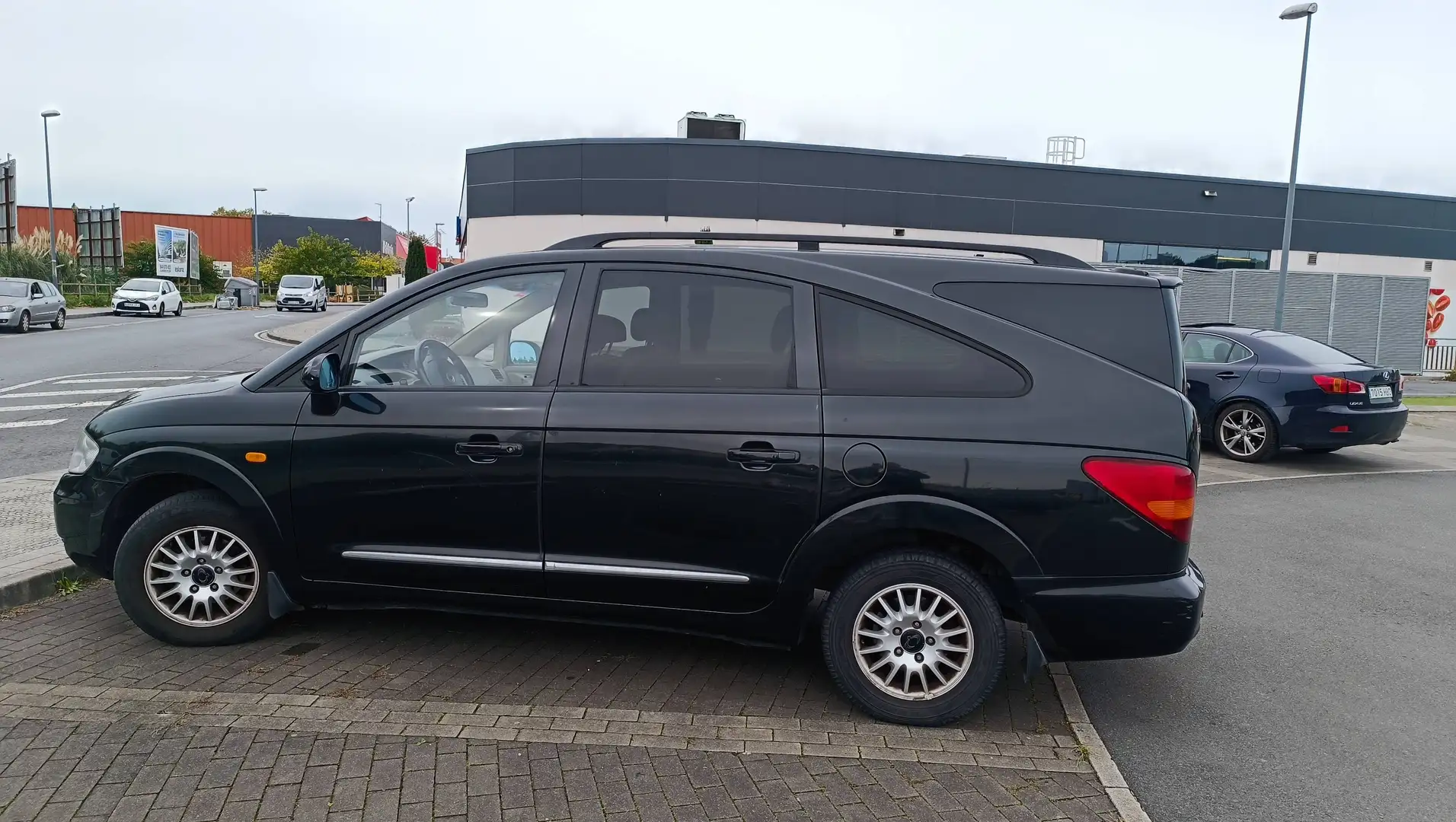 SsangYong Rodius Rodius 270 Xdi Premium Premium Negro - 2