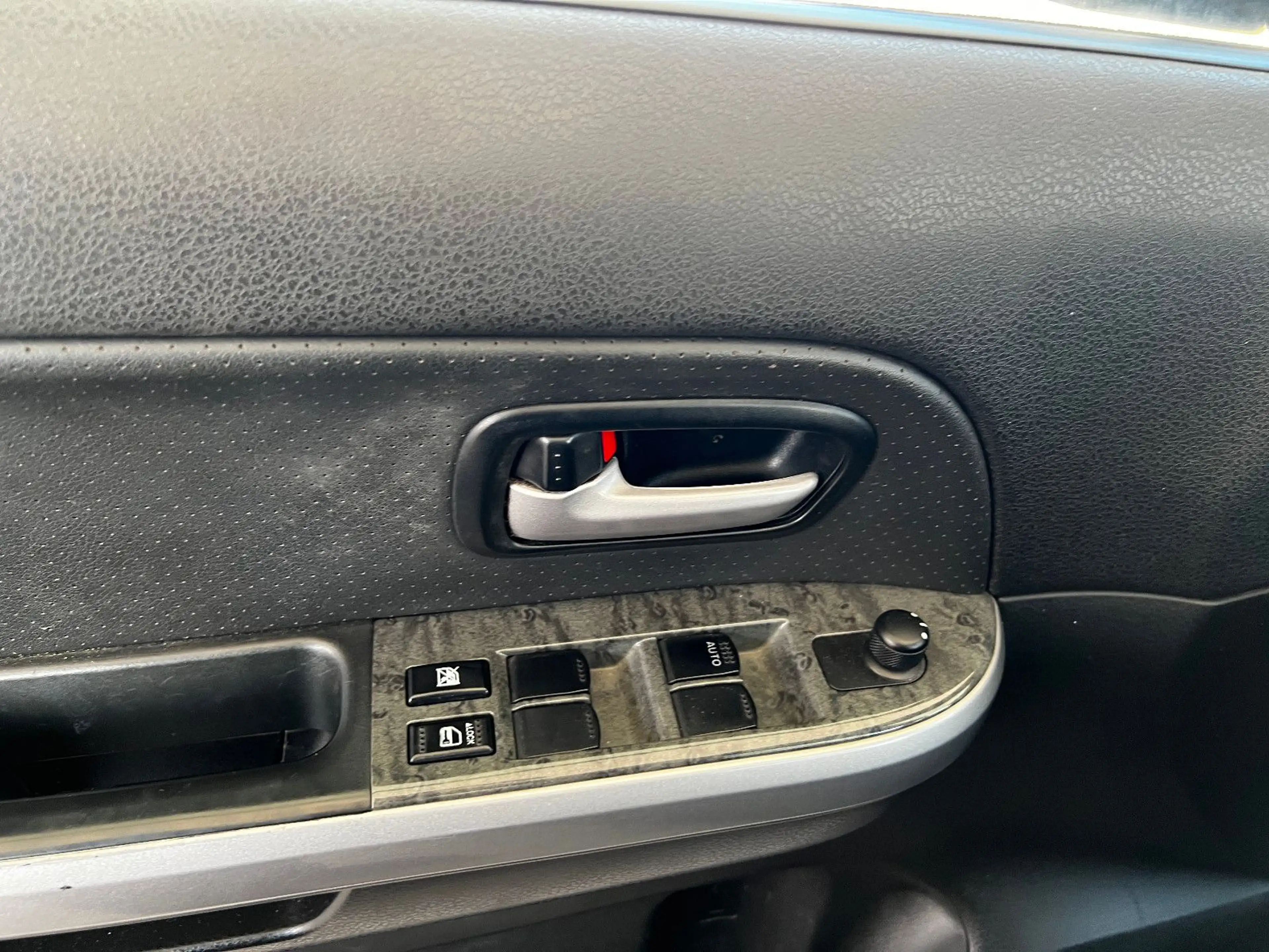 Suzuki Grand Vitara 2.4 Comfort Automatik I TÜV 2028 — photo 12
