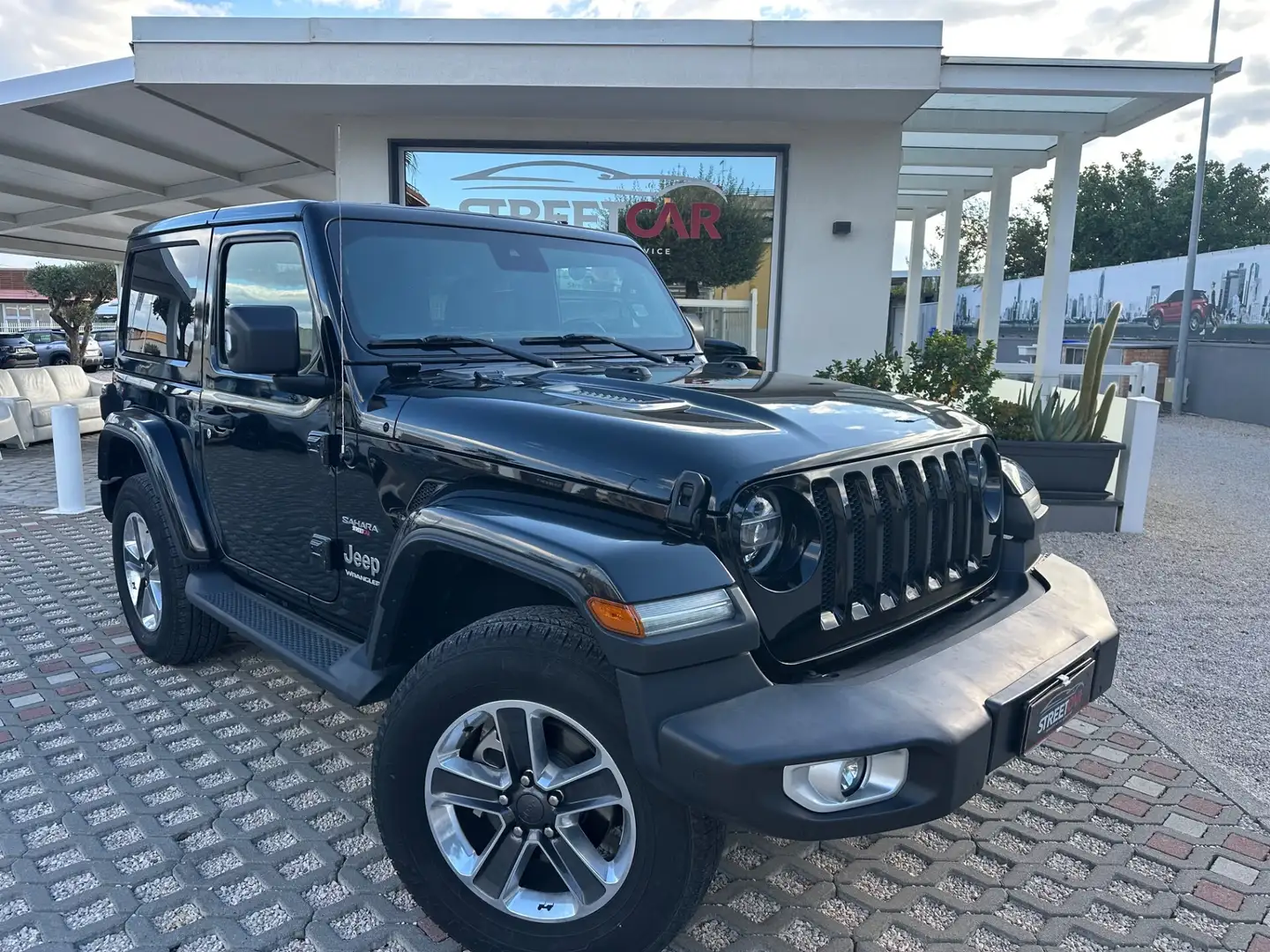 Jeep Wrangler Wrangler 2.2 Mjt II Sahara Schwarz - 1