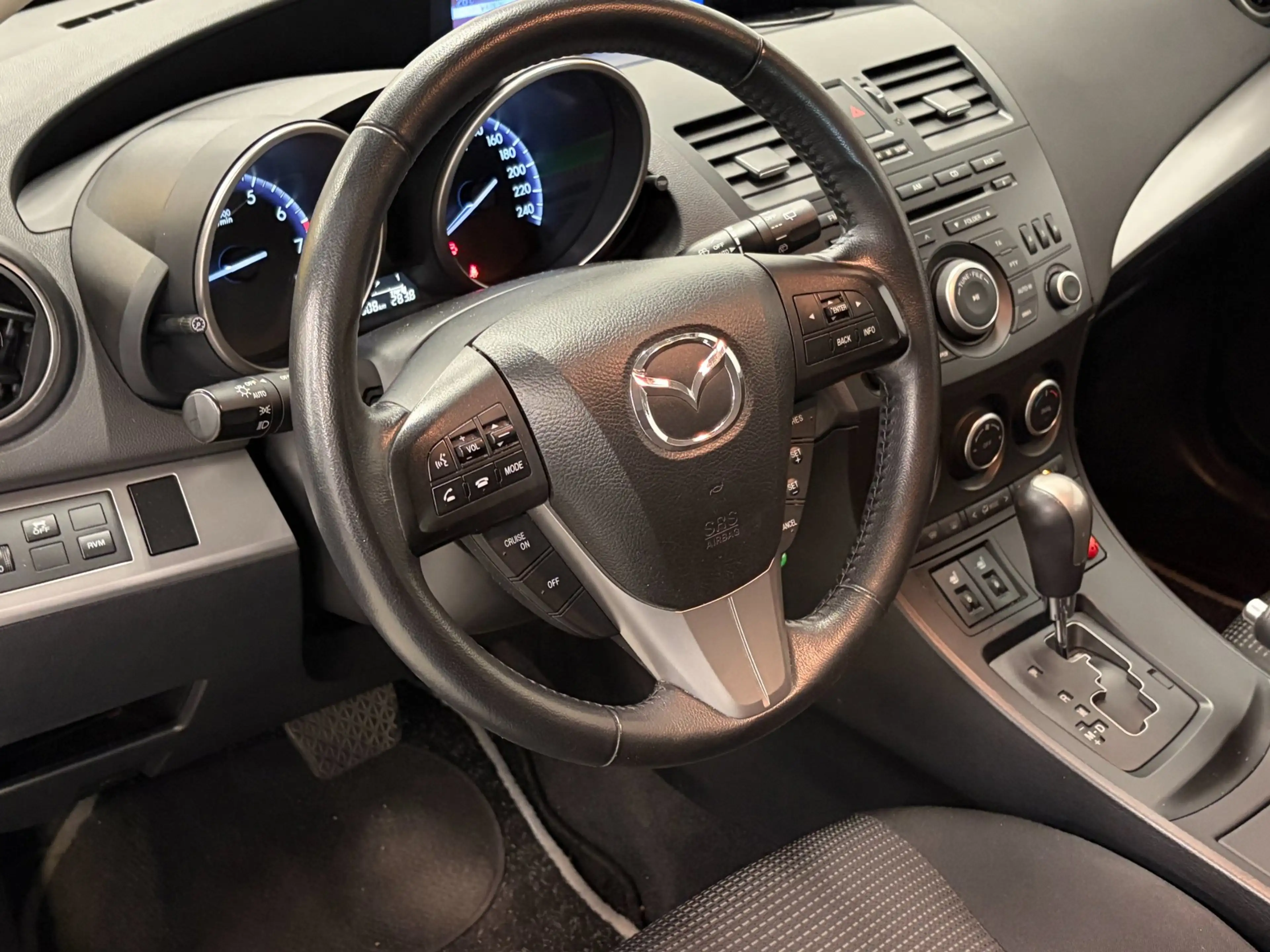 Mazda 3 2.0 GT-L Automaat / Clima / Stoelverwarming / Pdc — photo 11
