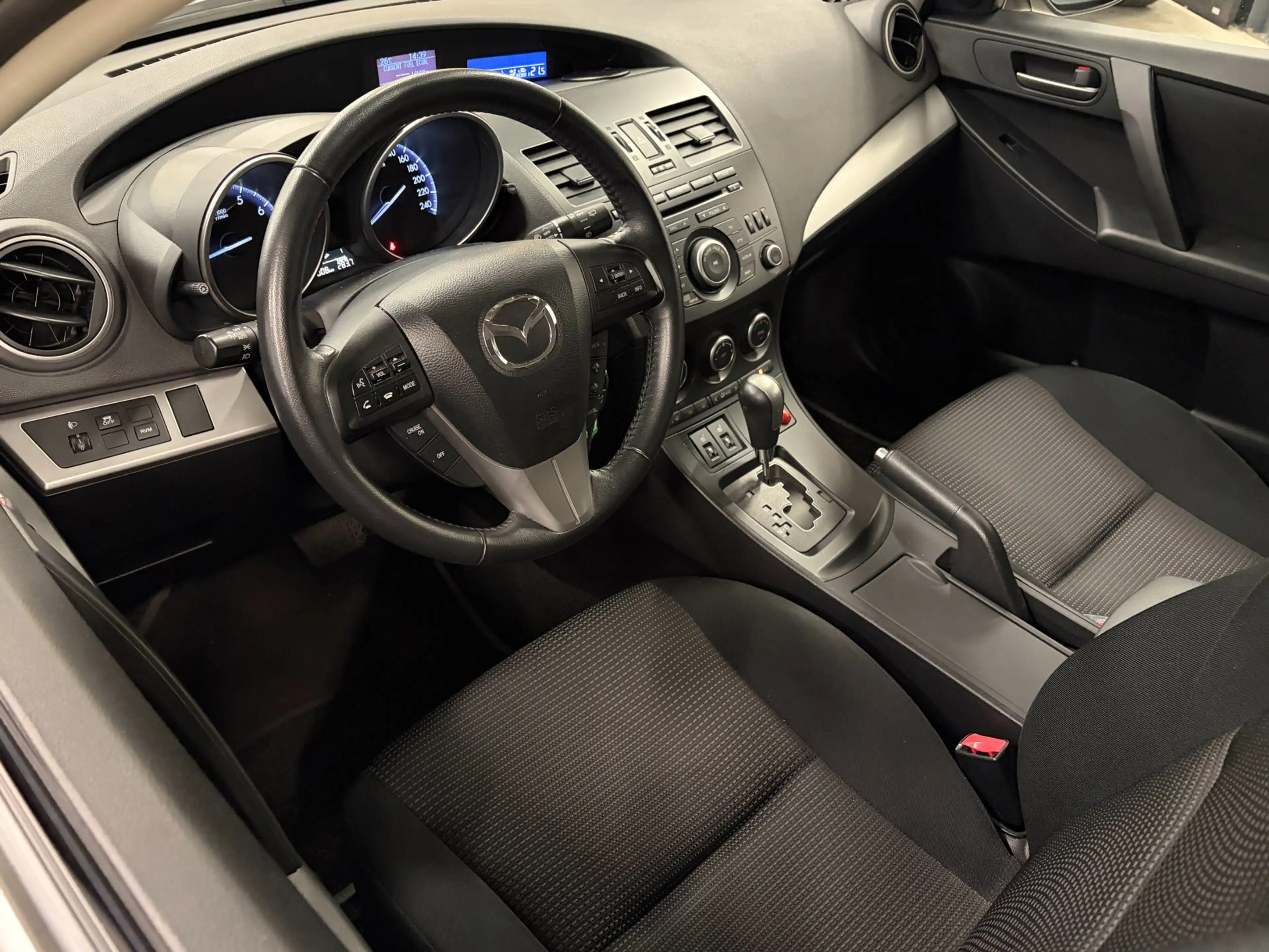Mazda 3 2.0 GT-L Automaat / Clima / Stoelverwarming / Pdc — photo 2