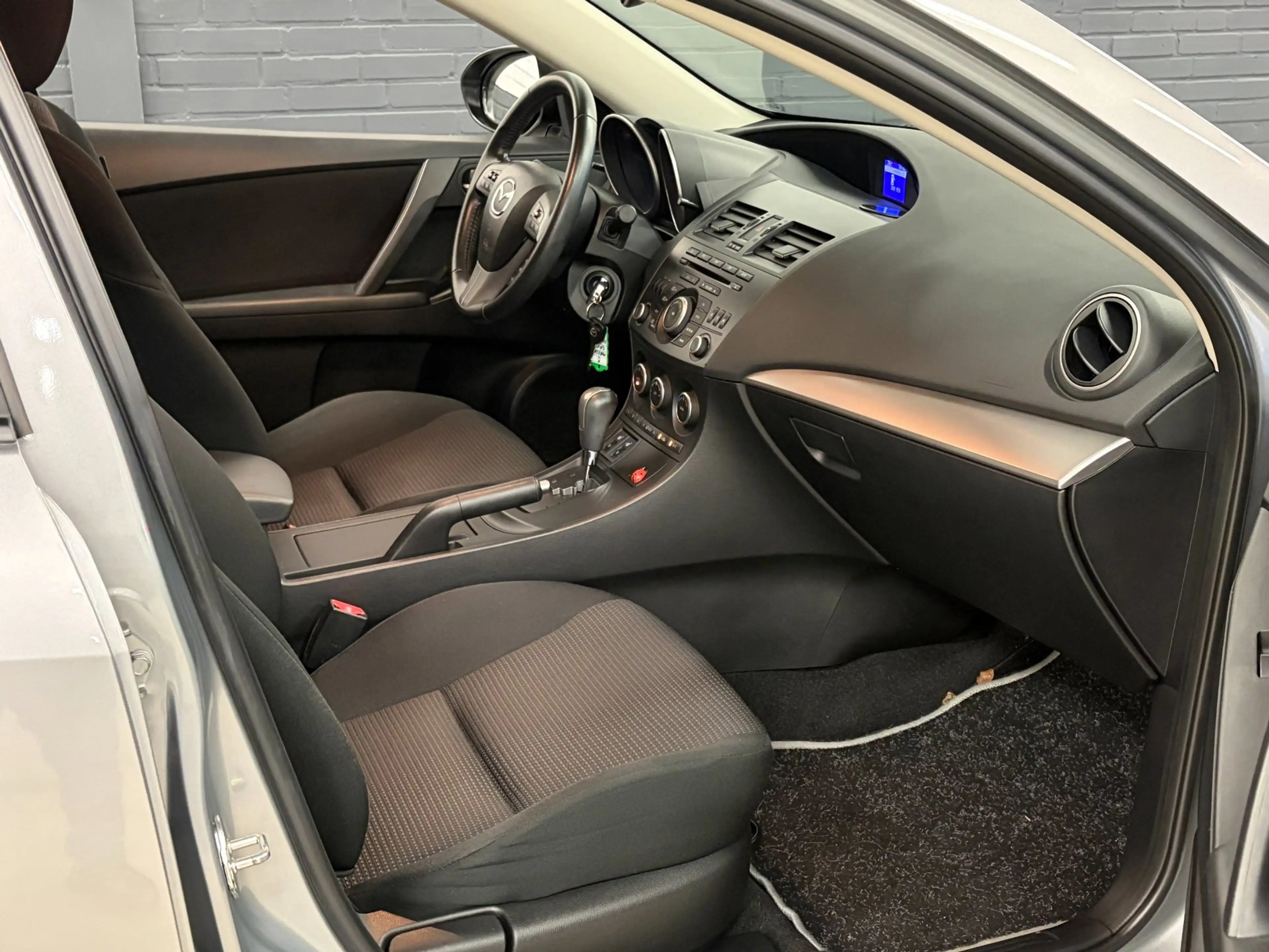 Mazda 3 2.0 GT-L Automaat / Clima / Stoelverwarming / Pdc — photo 20
