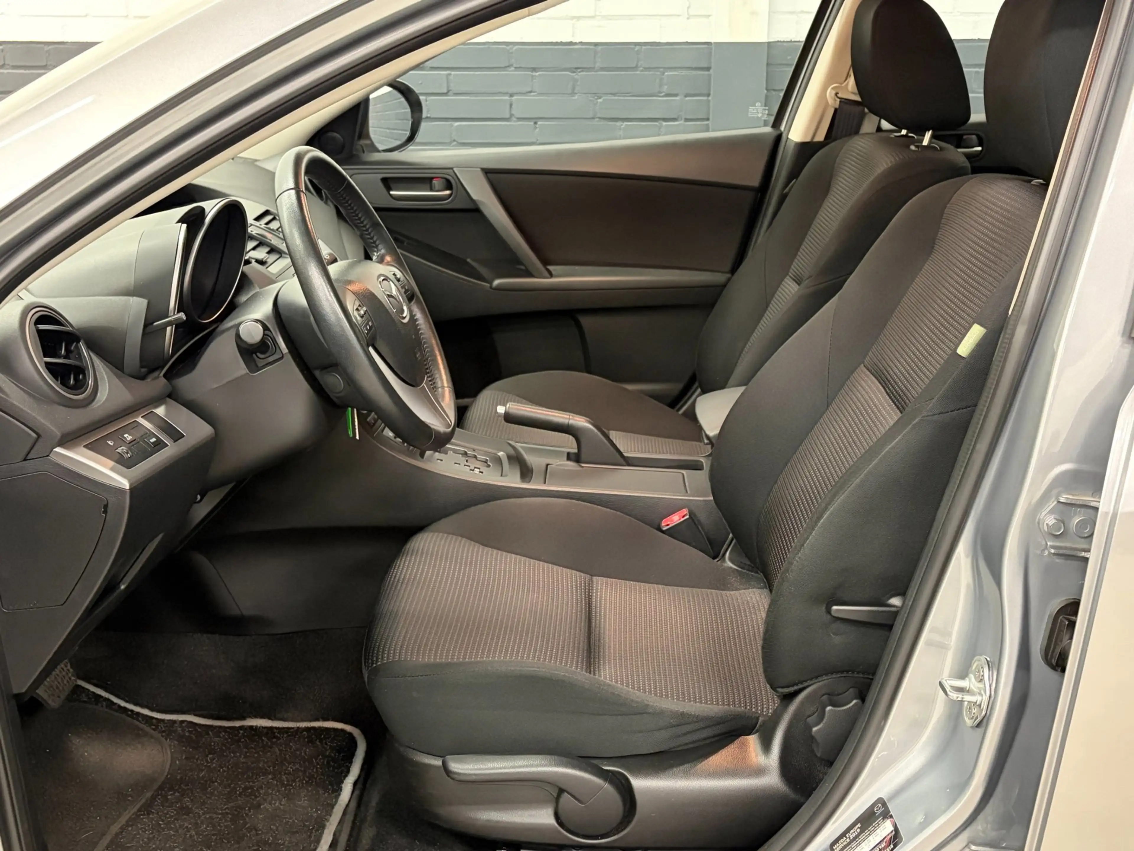 Mazda 3 2.0 GT-L Automaat / Clima / Stoelverwarming / Pdc — photo 9