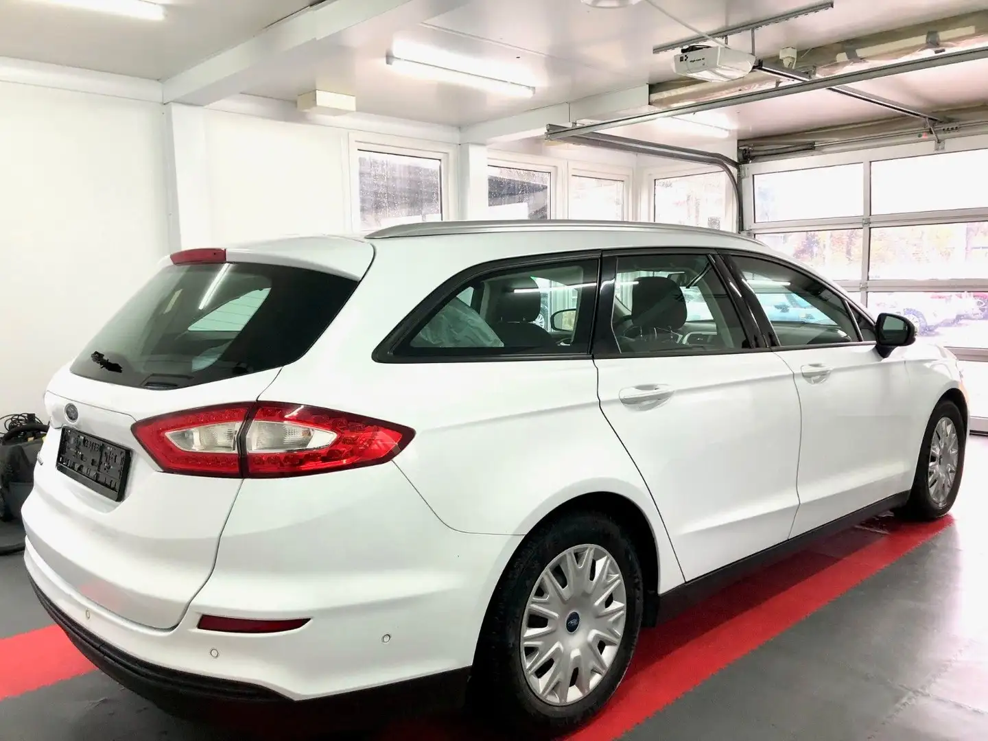 Ford Mondeo Turnier Automatik Diesel Weiß - 2