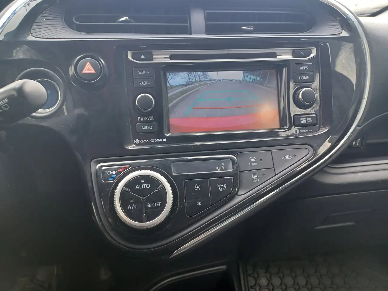 Toyota Prius c снимка Toyota Prius c