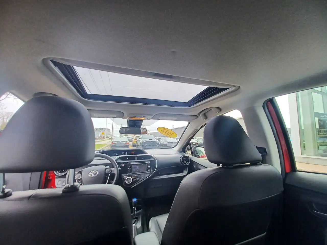 Toyota Prius c снимка Toyota Prius c