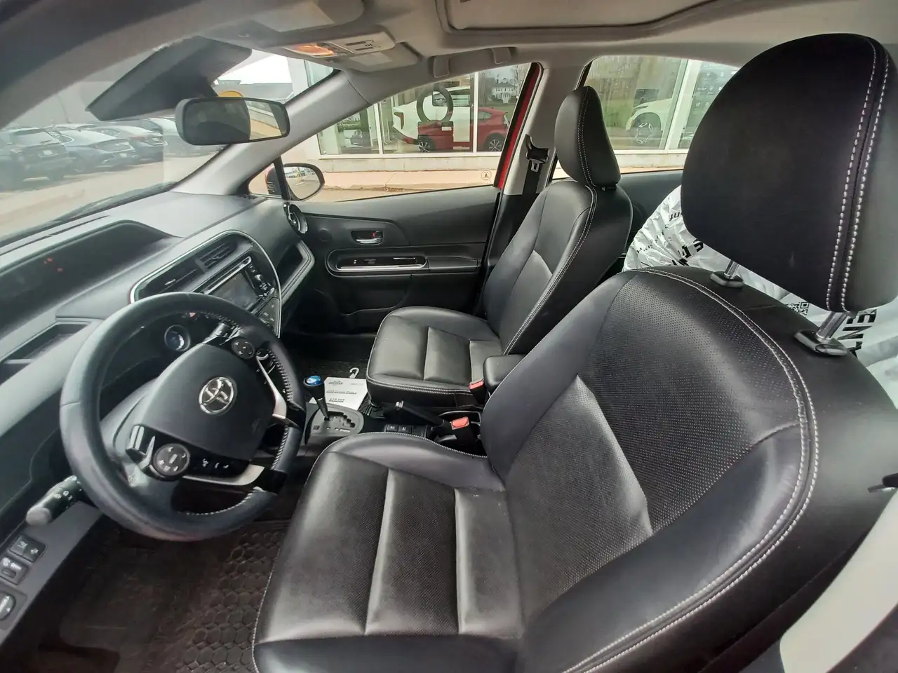 Toyota Prius c снимка Toyota Prius c