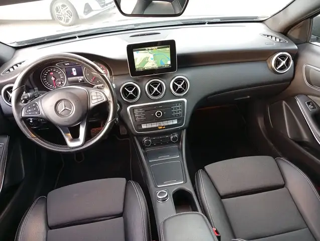 Mercedes-Benz A view 6