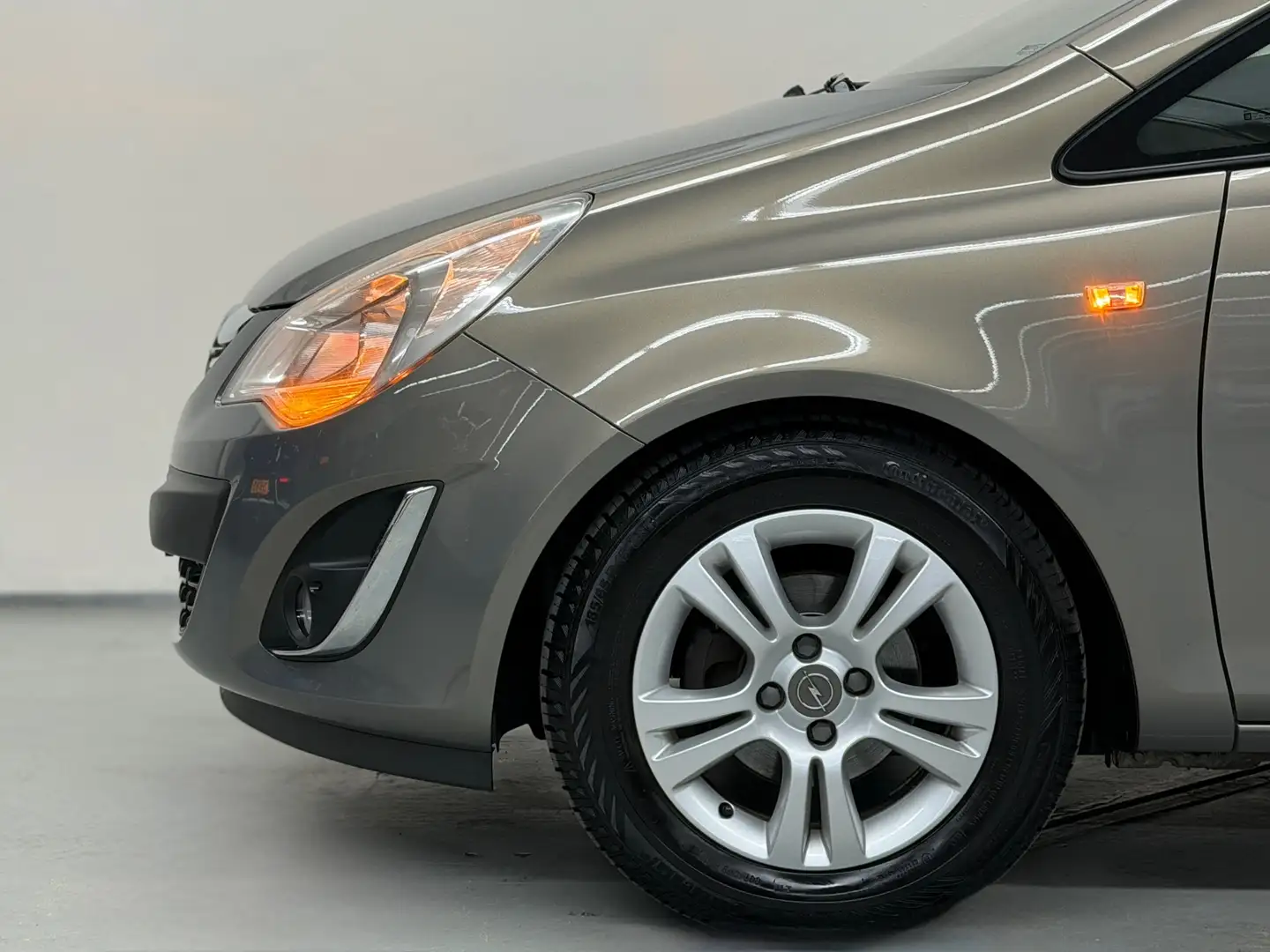 Opel Corsa 1.2-16V Edition Automaat Cruise Lage KM Braun - 2