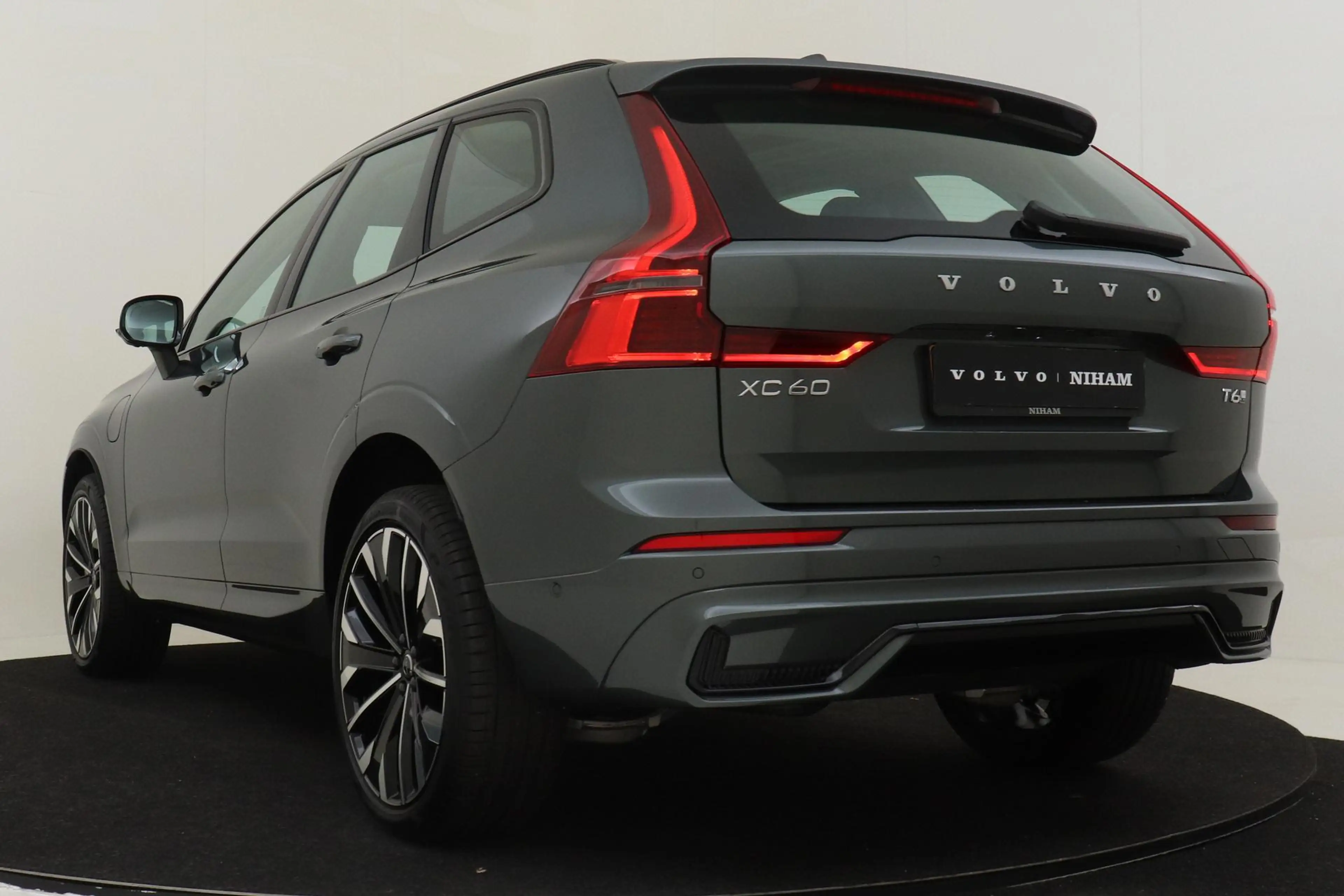 Volvo XC60 II T6 PLUG-IN HYBRID AWD ULTRA DARK -PANO.DAK|BOWE — photo 5