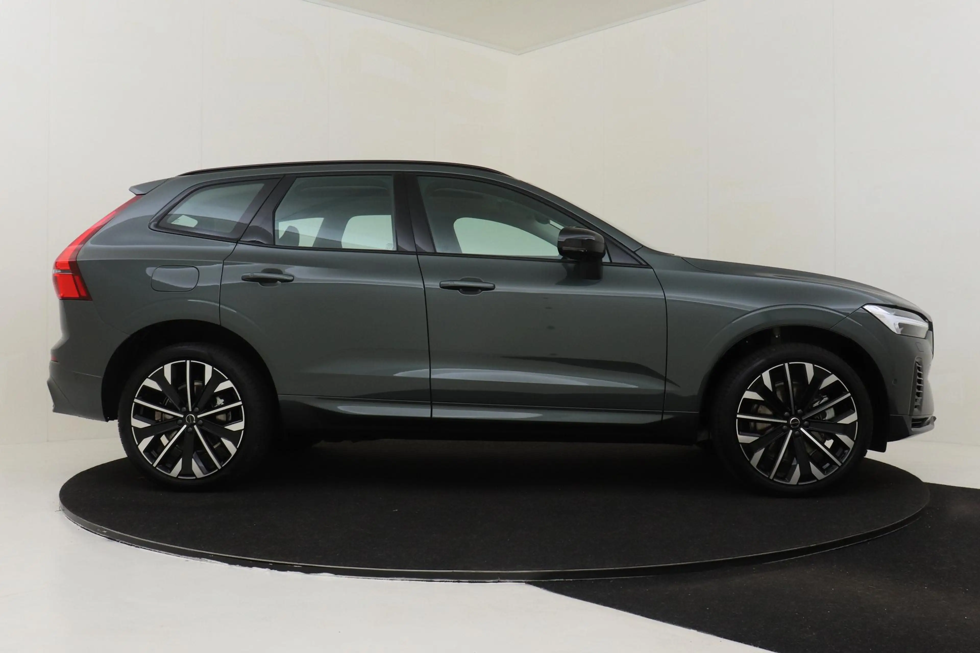 Volvo XC60 II T6 PLUG-IN HYBRID AWD ULTRA DARK -PANO.DAK|BOWE — photo 13