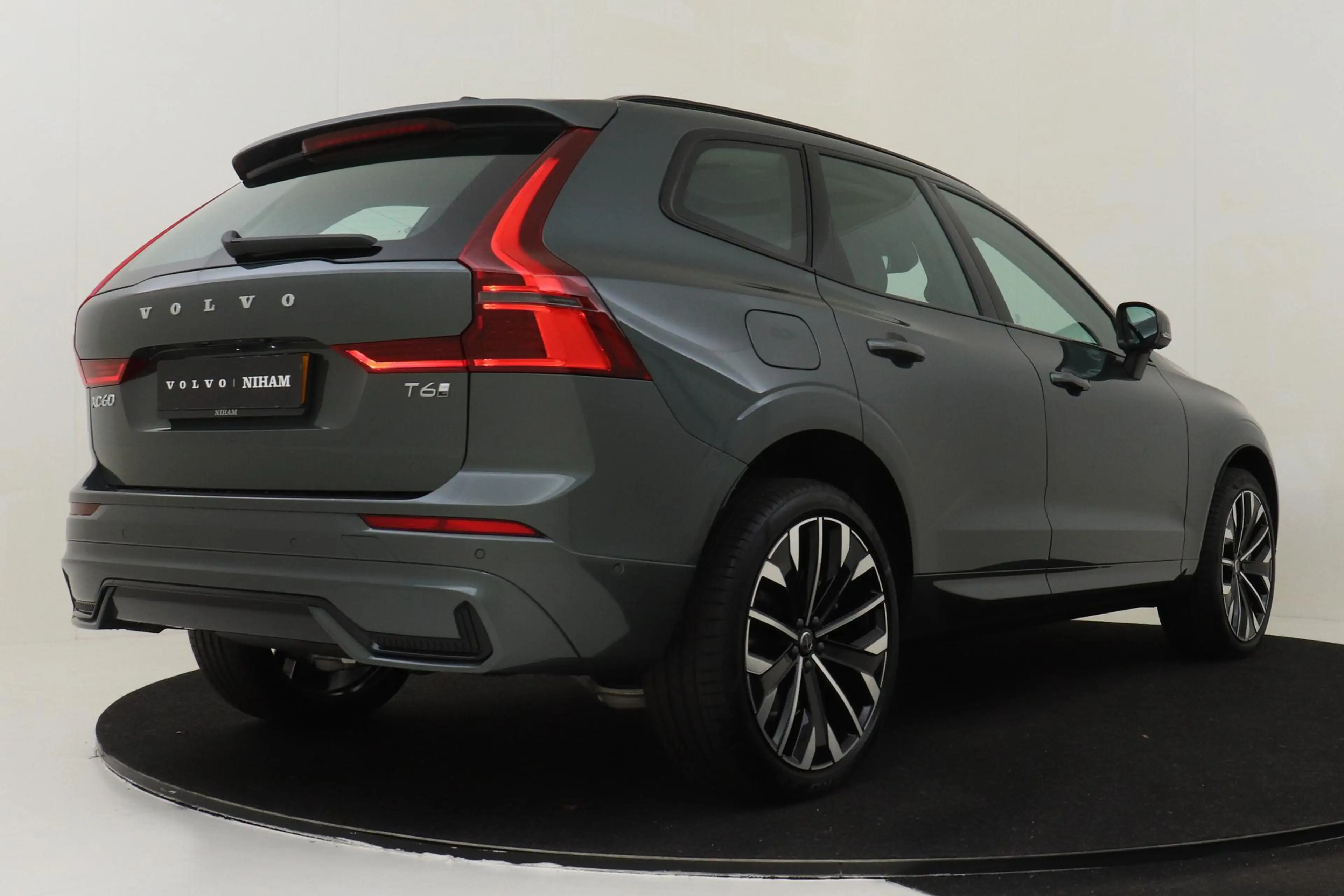 Volvo XC60 II T6 PLUG-IN HYBRID AWD ULTRA DARK -PANO.DAK|BOWE — photo 3