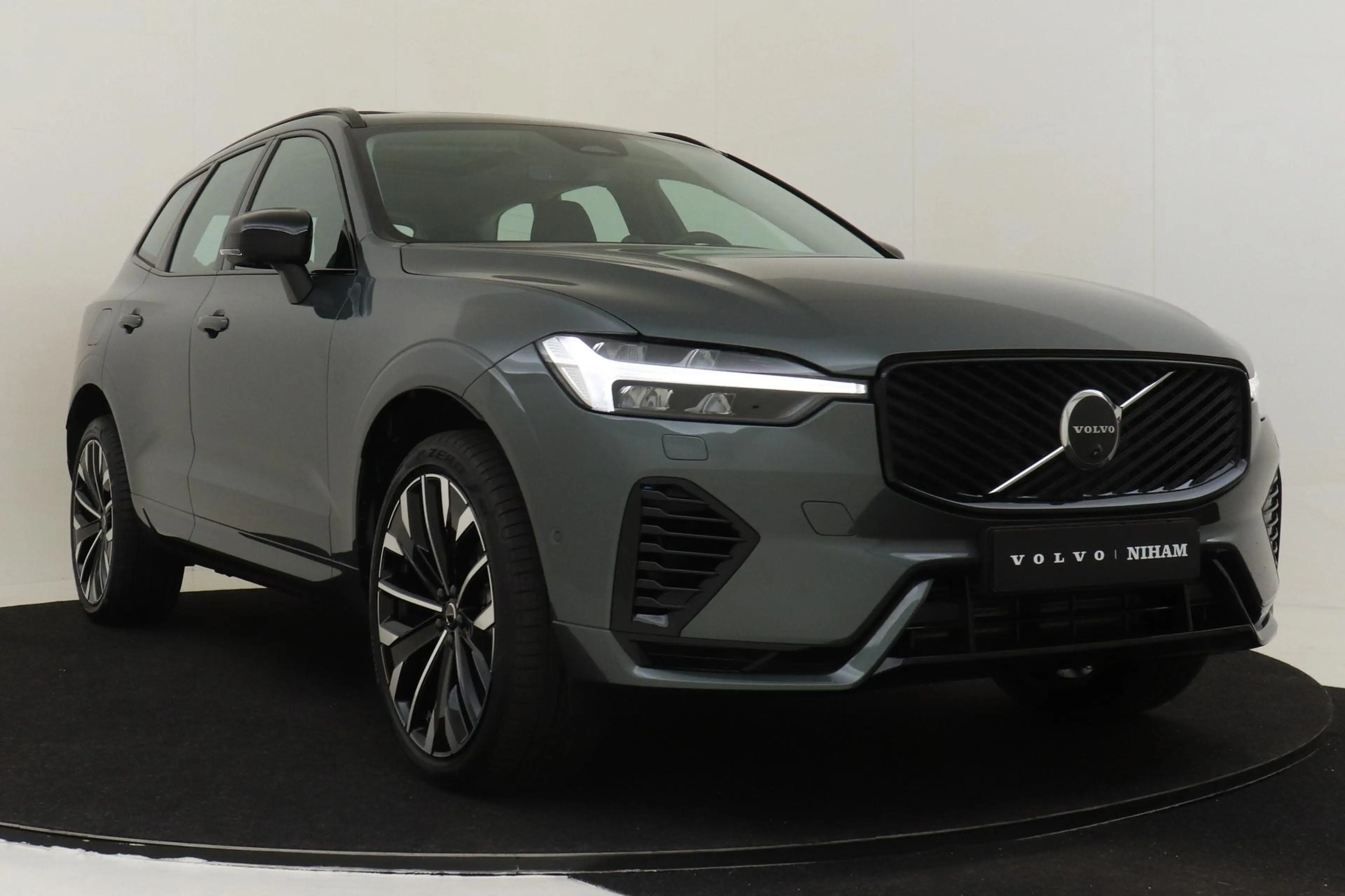 Volvo XC60 II T6 PLUG-IN HYBRID AWD ULTRA DARK -PANO.DAK|BOWE — photo 11