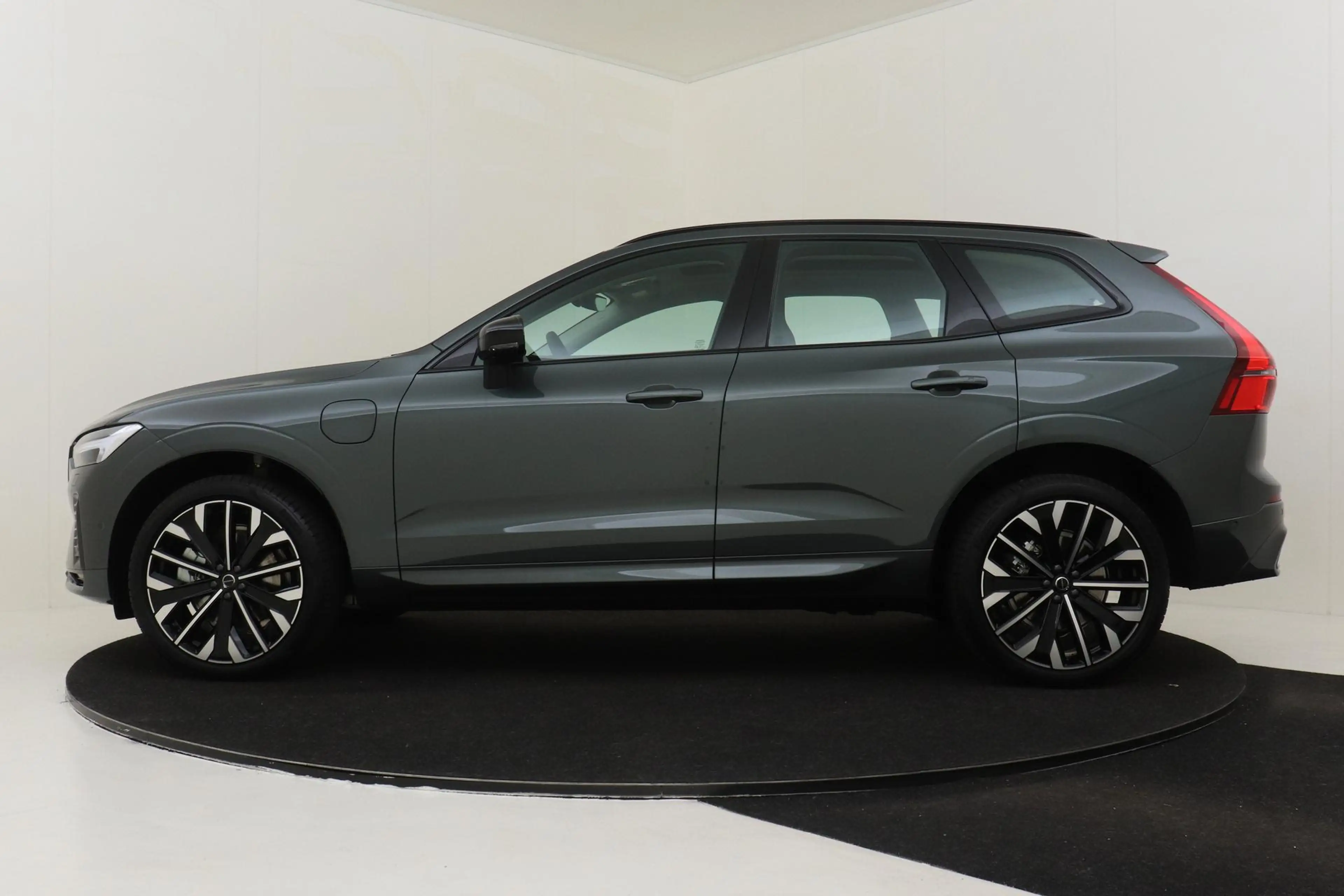 Volvo XC60 II T6 PLUG-IN HYBRID AWD ULTRA DARK -PANO.DAK|BOWE — photo 7
