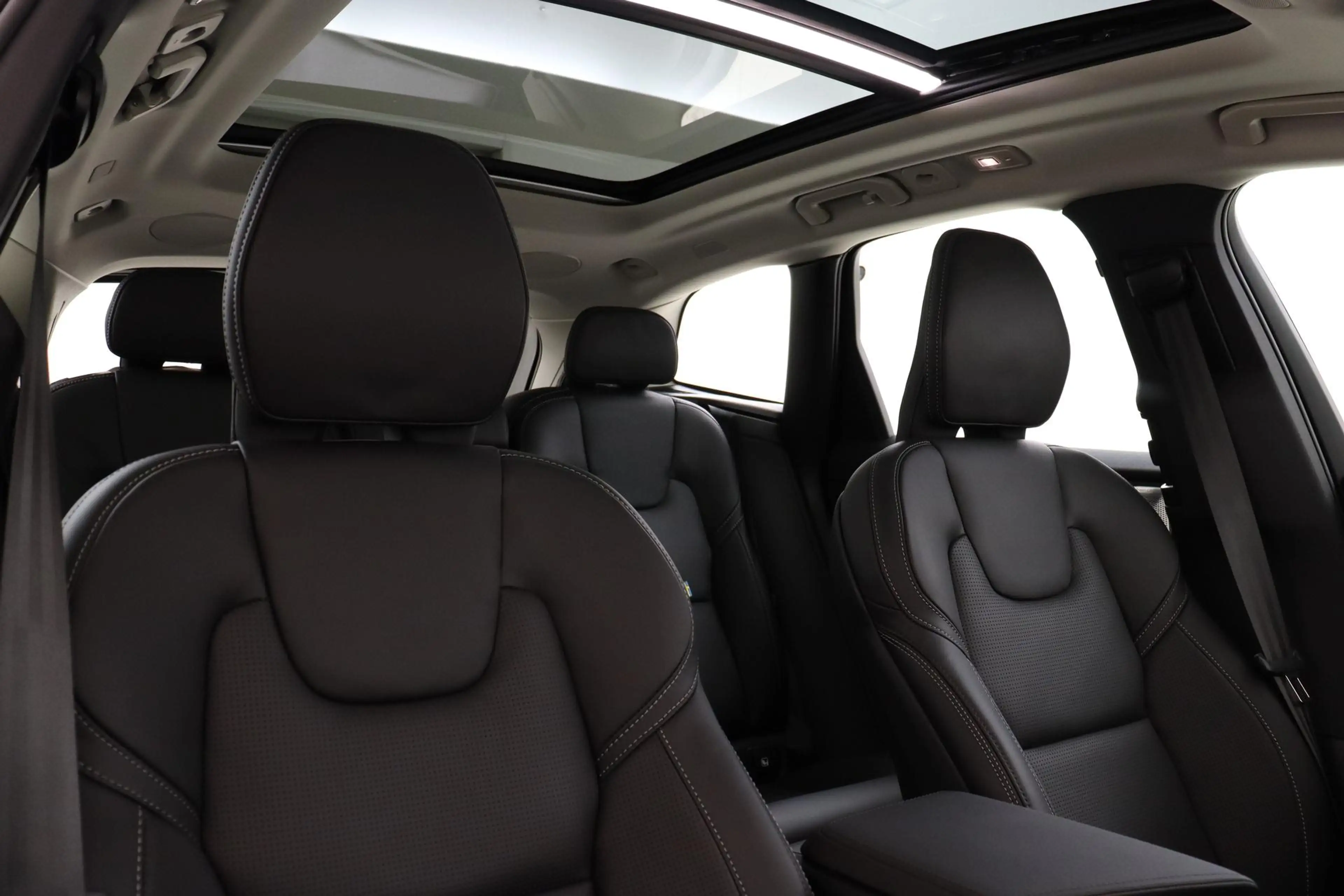 Volvo XC60 II T6 PLUG-IN HYBRID AWD ULTRA DARK -PANO.DAK|BOWE — photo 10