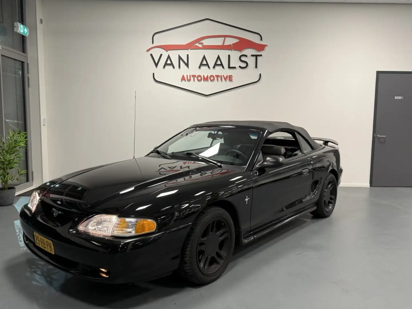 Ford Mustang 3.8 V6 Convertible Nero - 2