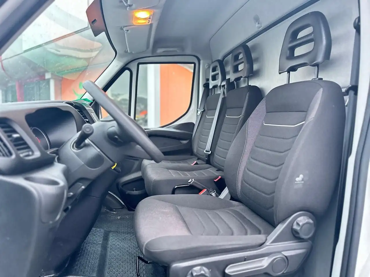 Iveco Daily 2023 — фото 8