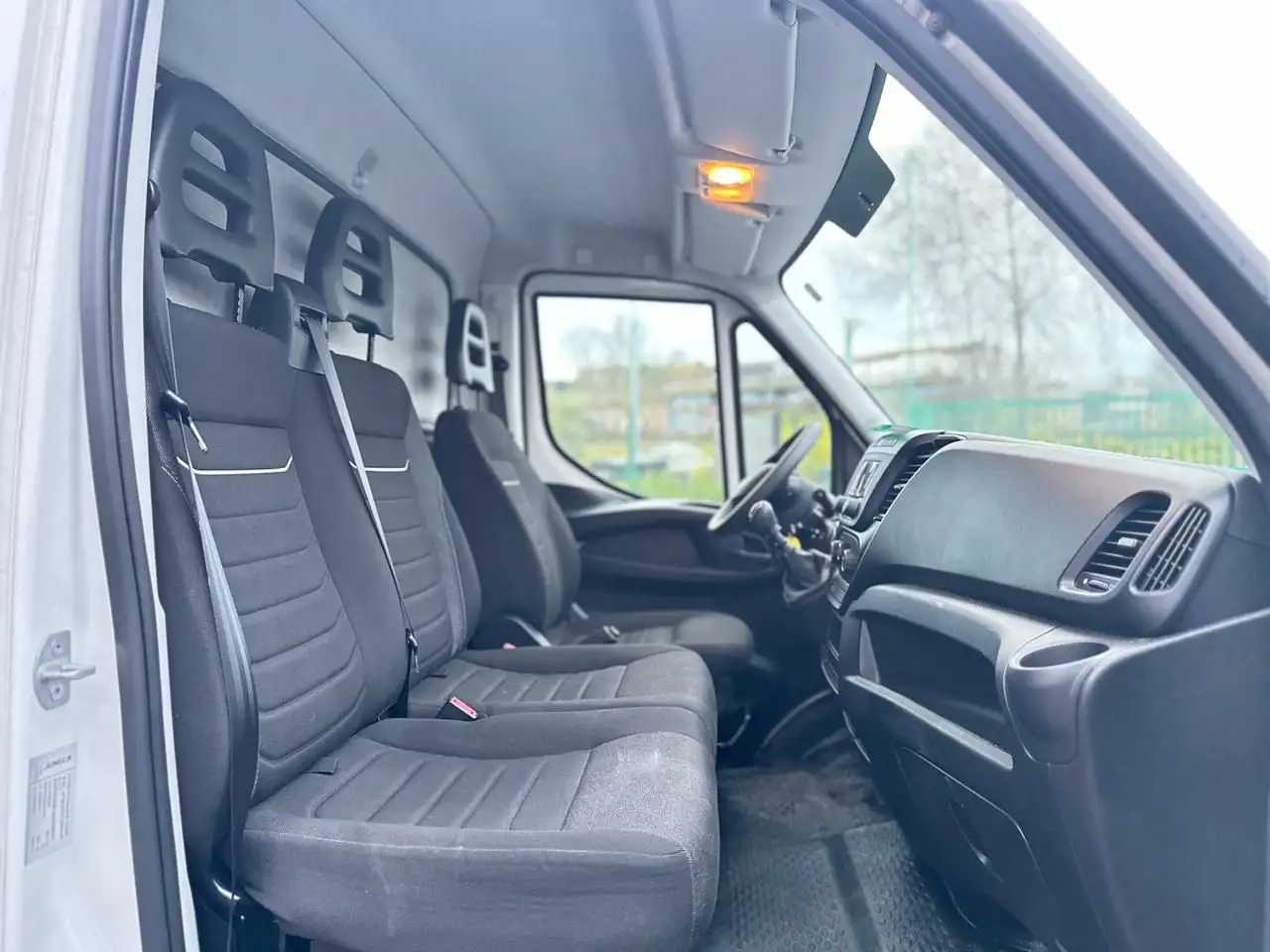 Iveco Daily 2023 — фото 11
