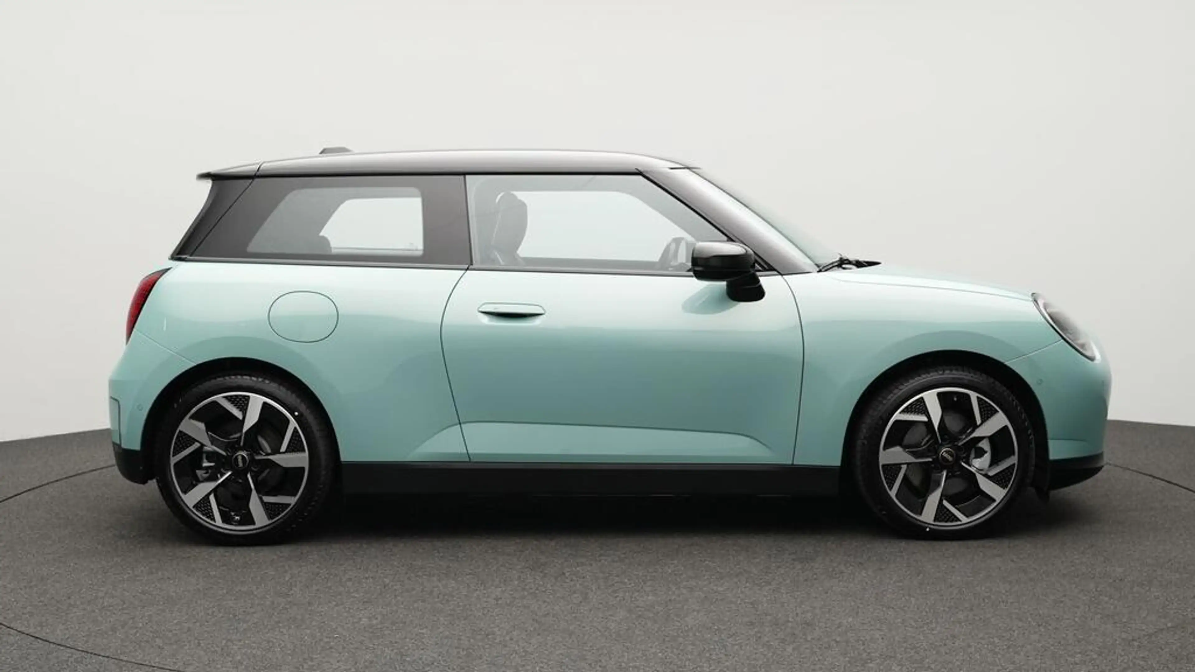 MINI Cooper E Classic Trim — photo 3