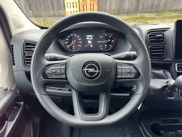 Opel Movano view 11