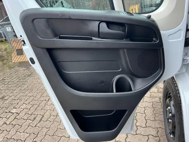 Opel Movano view 14